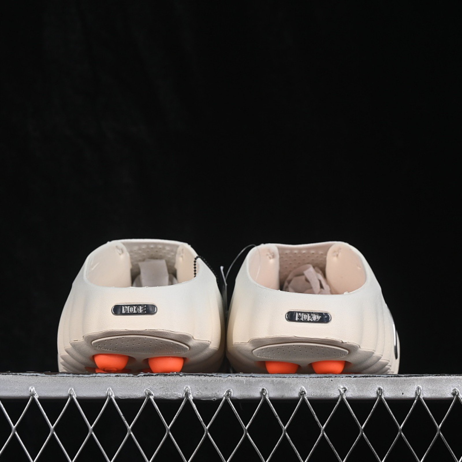 HQ4307 002 MIND 001 SLIDE BONE/HYPER CRIMSON/BUFF/CHROME WOMAN:36 38.5 MAN:40 47.5