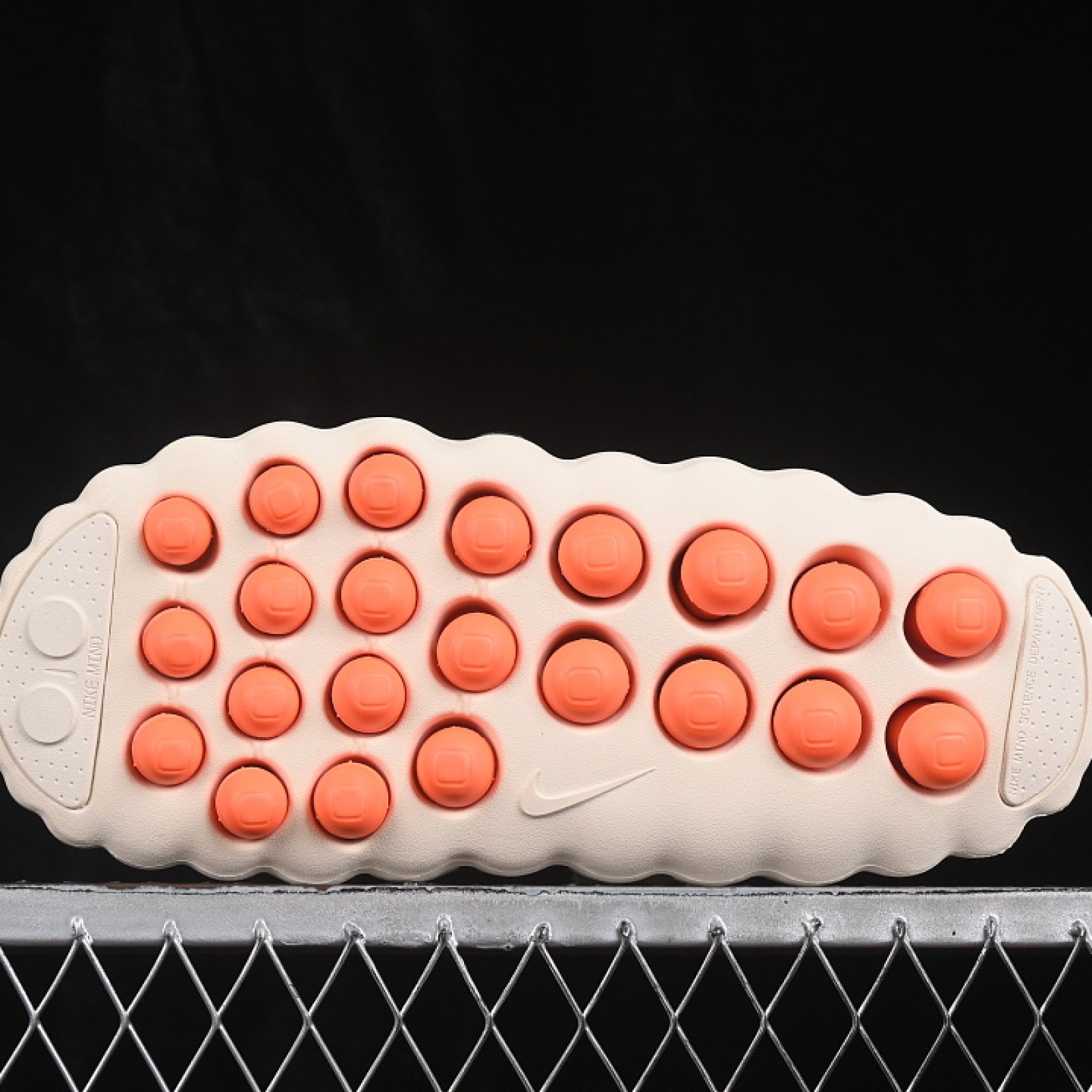 HQ4307 002 MIND 001 SLIDE BONE/HYPER CRIMSON/BUFF/CHROME WOMAN:36 38.5 MAN:40 47.5