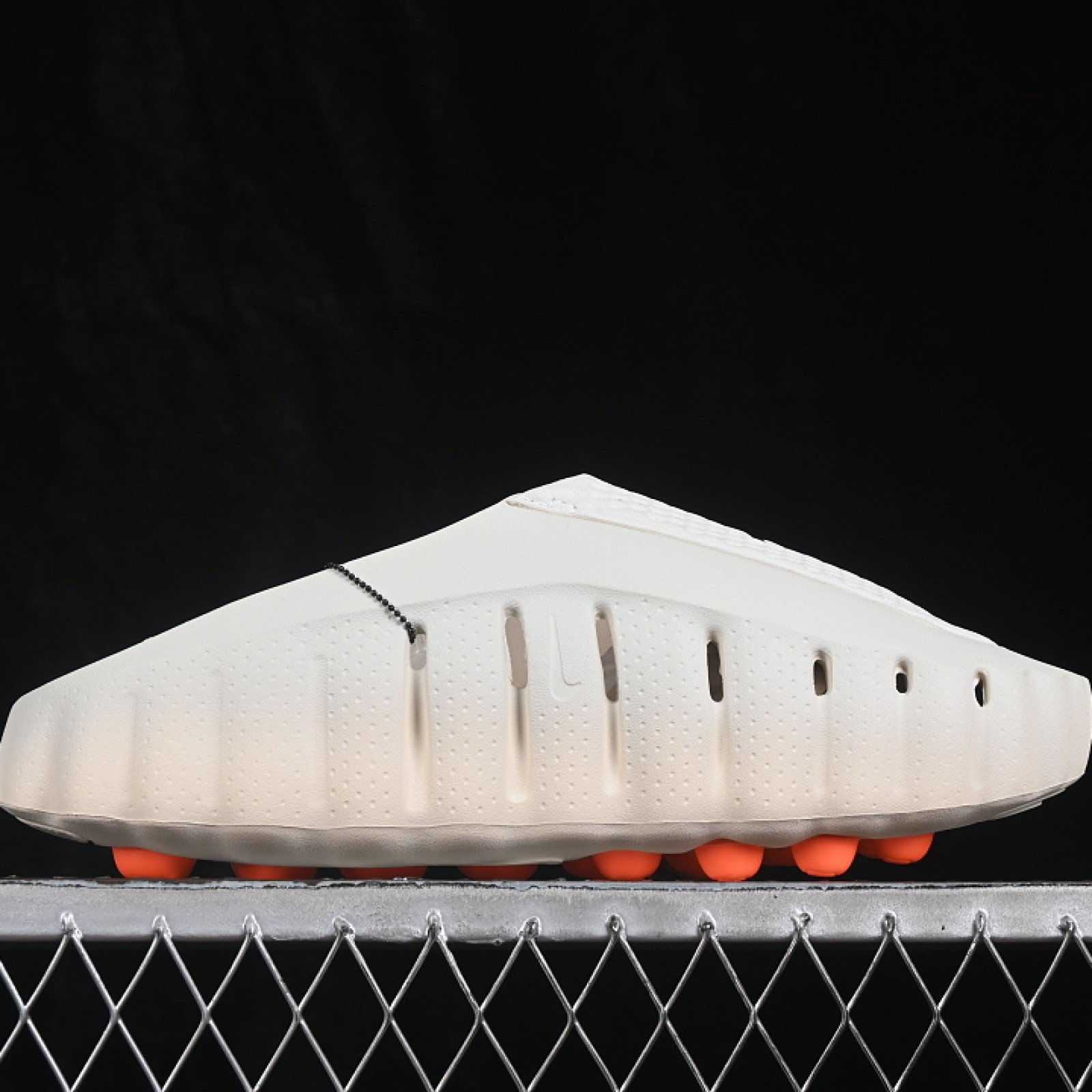 HQ4307 002 MIND 001 SLIDE BONE/HYPER CRIMSON/BUFF/CHROME WOMAN:36 38.5 MAN:40 47.5