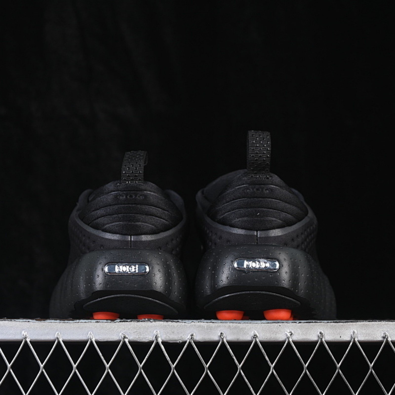 HQ4308 001 MIND 002 BLACK/HYPER CRIMSON/HYPER CRIMSON/CHROME WOMAN:36 39 MAN:40 45