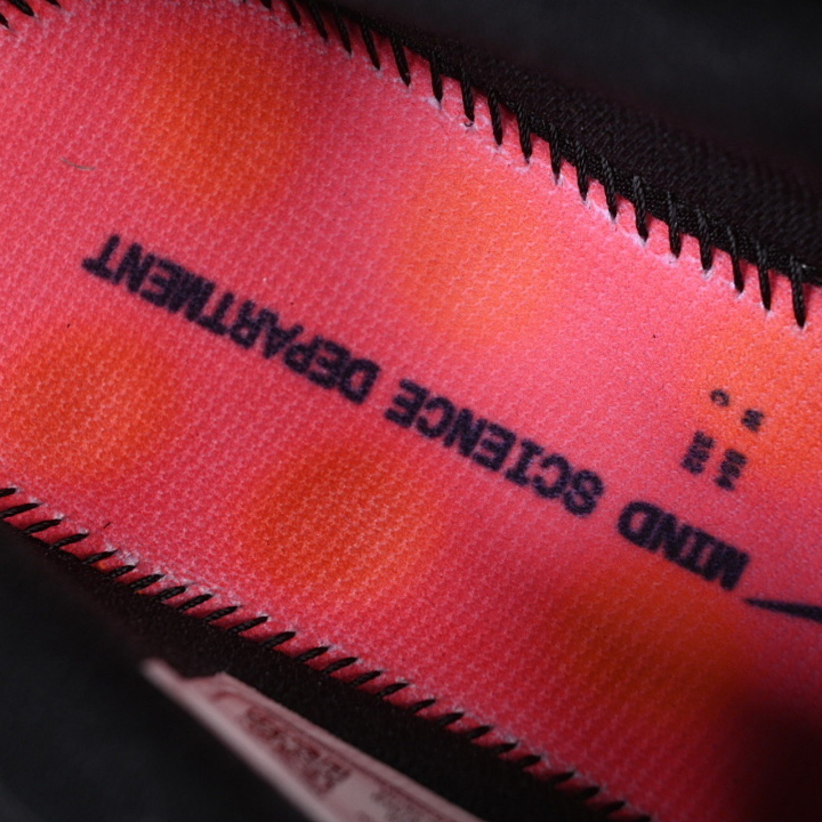 HQ4308 001 MIND 002 BLACK/HYPER CRIMSON/HYPER CRIMSON/CHROME WOMAN:36 39 MAN:40 45