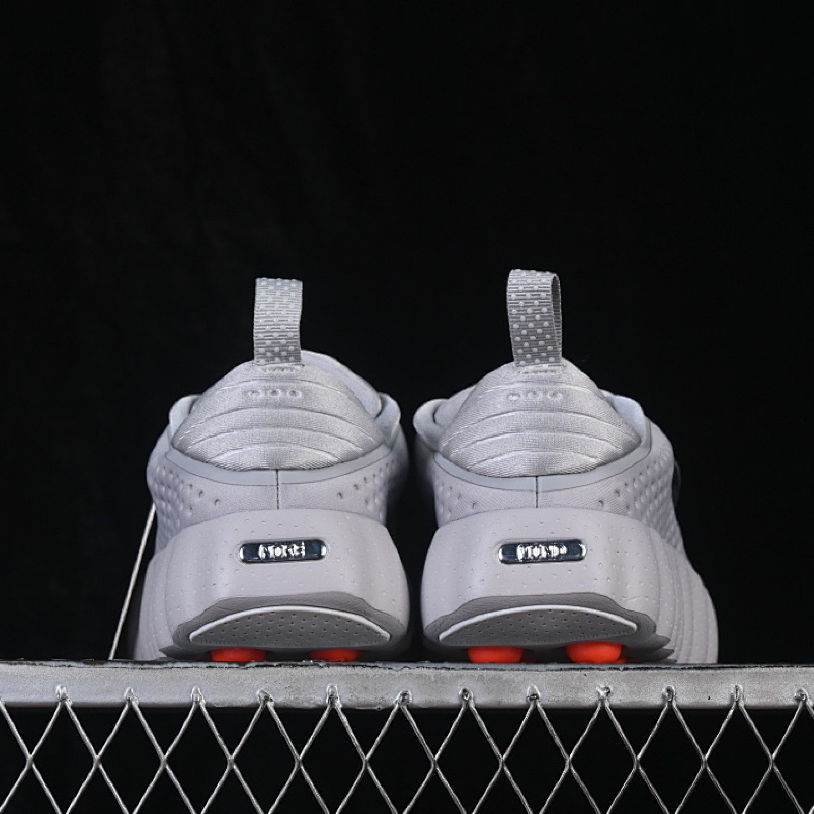 HQ4308 003 MIND 002 LIGHT SMOKE GREY/HYPER CRIMSON/CHROME WOMAN:36 39 MAN:40 45