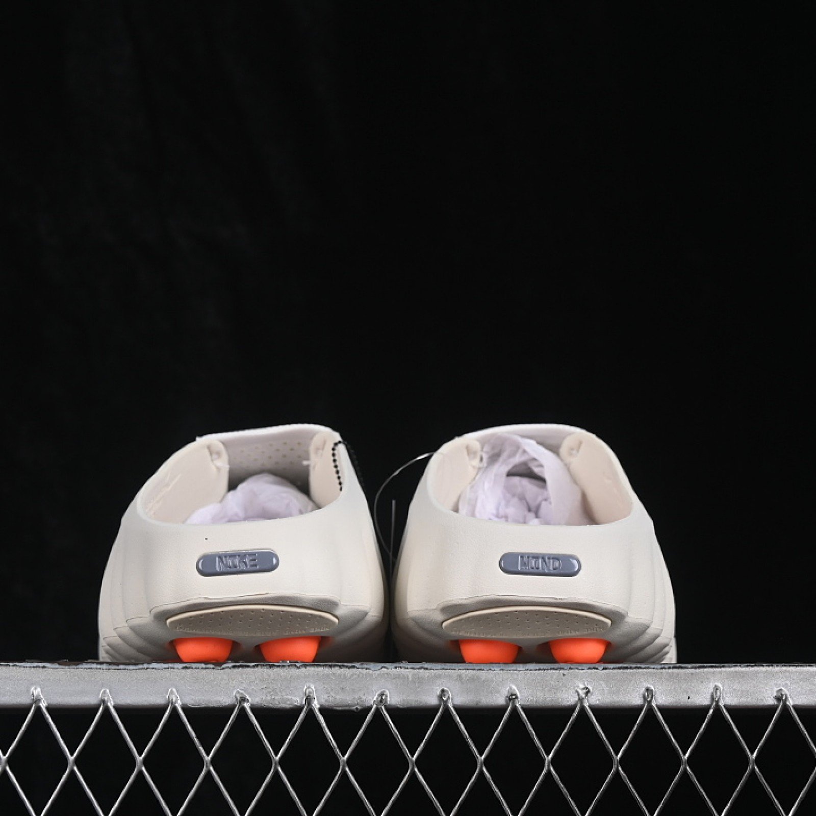 HQ4307 002 MIND 001 SLIDE LIGHT BONE/HYPER CRIMSON/BUFF/CHROME WOMAN:36 39 MAN:40 47.5