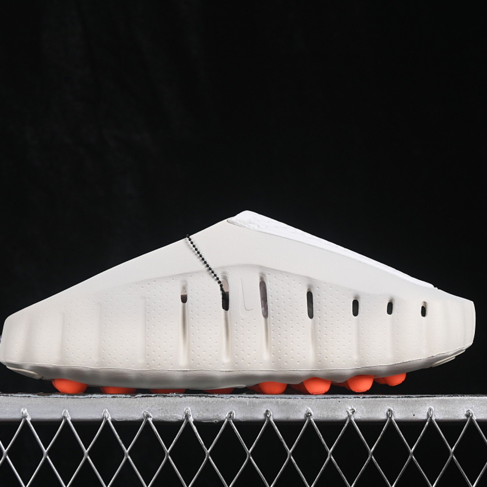 HQ4307 002 MIND 001 SLIDE LIGHT BONE/HYPER CRIMSON/BUFF/CHROME WOMAN:36 39 MAN:40 47.5
