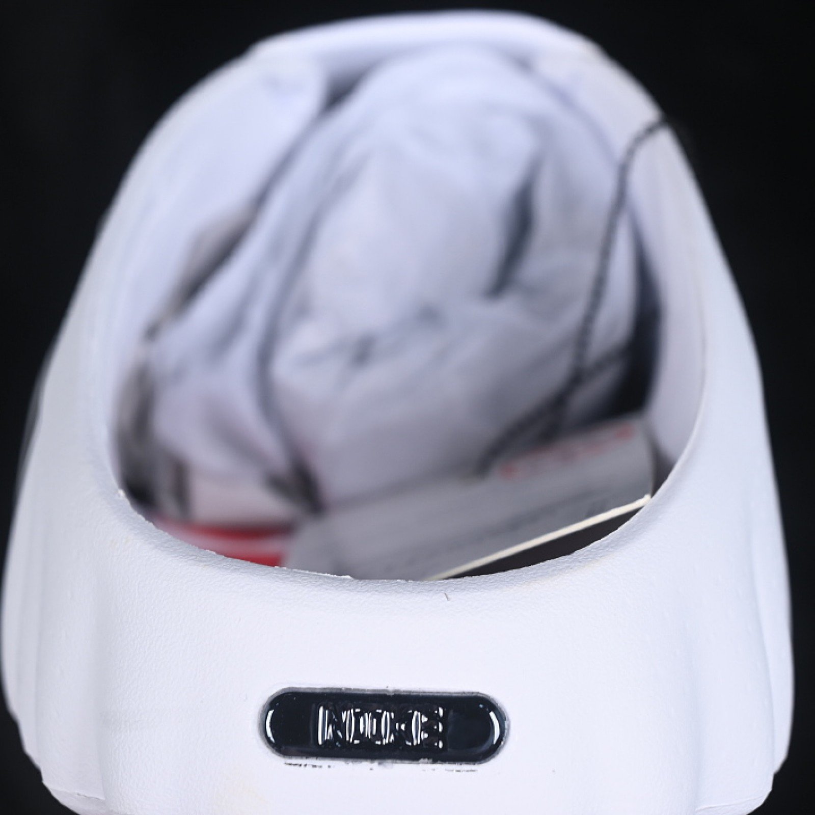 270 HQ4307 101 NEUROSCIENCE FOOT MASSAGE SLIPPERS WHITE/RED WOMAN:36 38.5 MAN:40 50.5