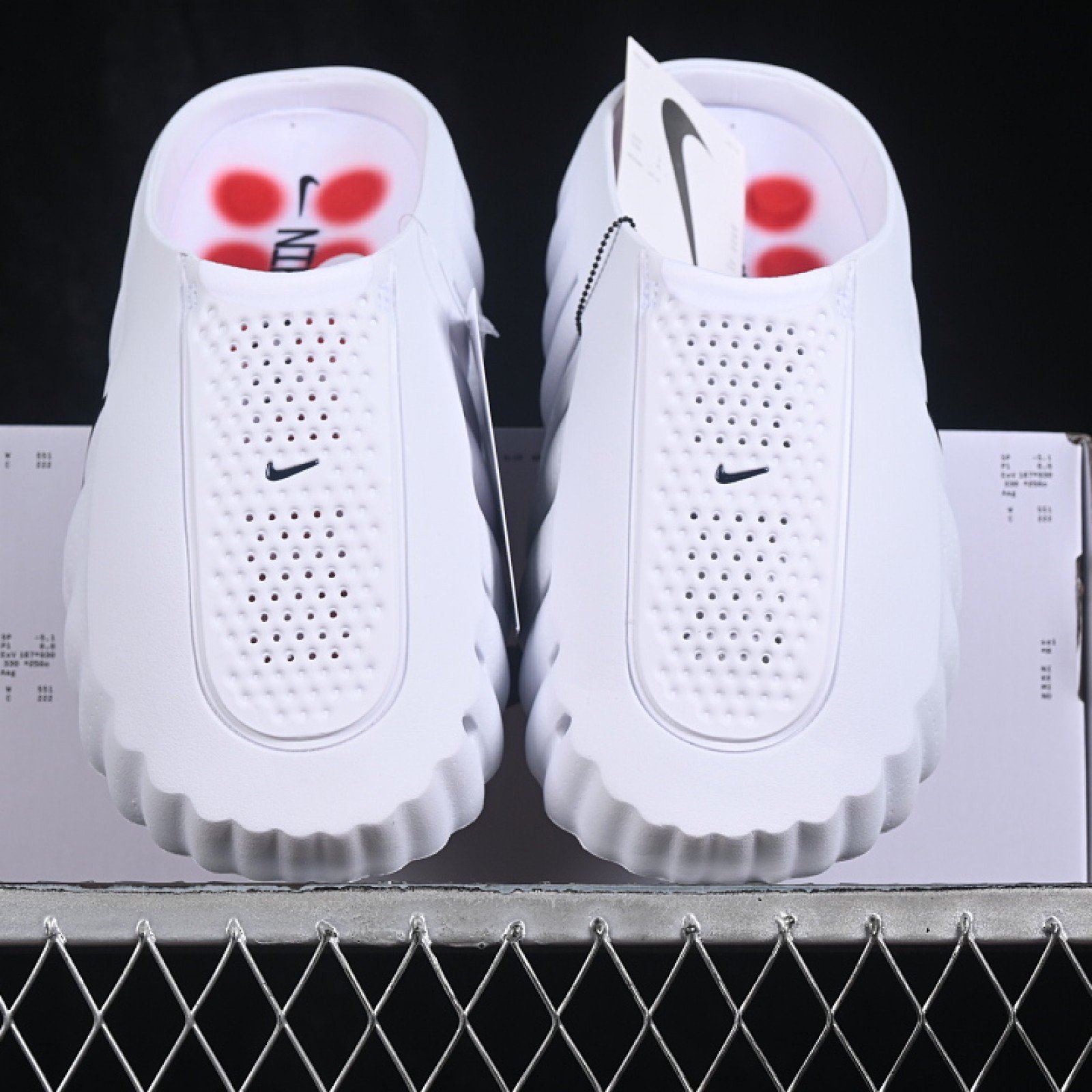 270 HQ4307 101 NEUROSCIENCE FOOT MASSAGE SLIPPERS WHITE/RED WOMAN:36 38.5 MAN:40 50.5