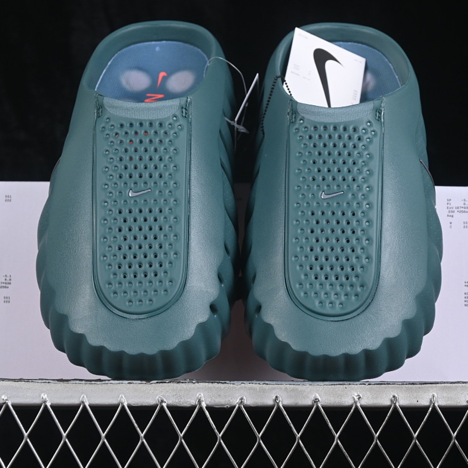 HQ4307 300 NEUROSCIENCE FOOT MASSAGE SLIPPERS GREEN/GREEN WOMAN:36 38.5 MAN:40 50.5
