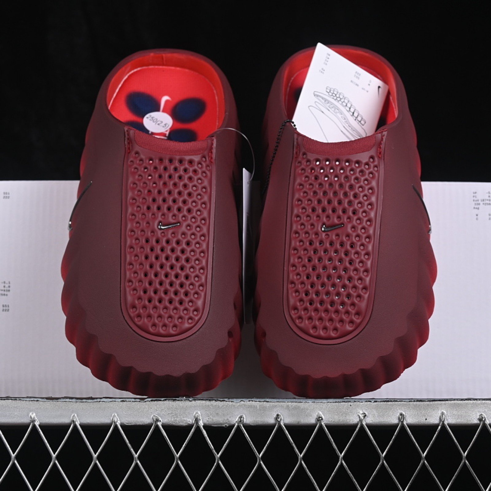 HQ4307 601 MIND 001 SLIDE TEAM RED/RED/MIDNIGHT NAVY/CHROME WOMAN:36 39 MAN:40 47.5