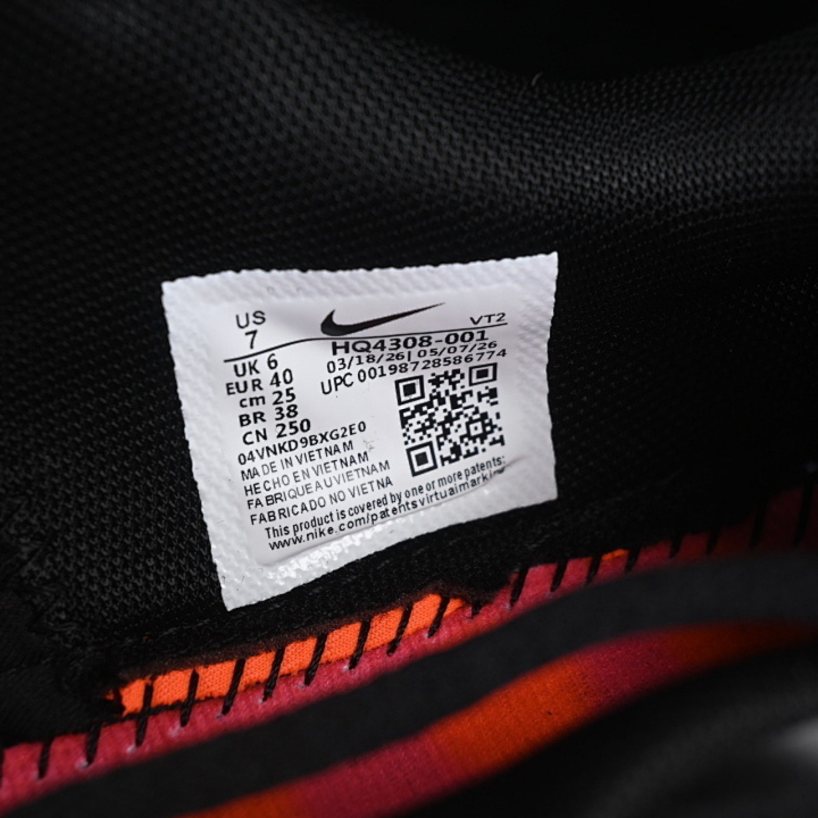HQ4308 001 MIND 002 BLACK/HYPER CRIMSON/HYPER CRIMSON/CHROME WOMAN:36 39 MAN:40 45