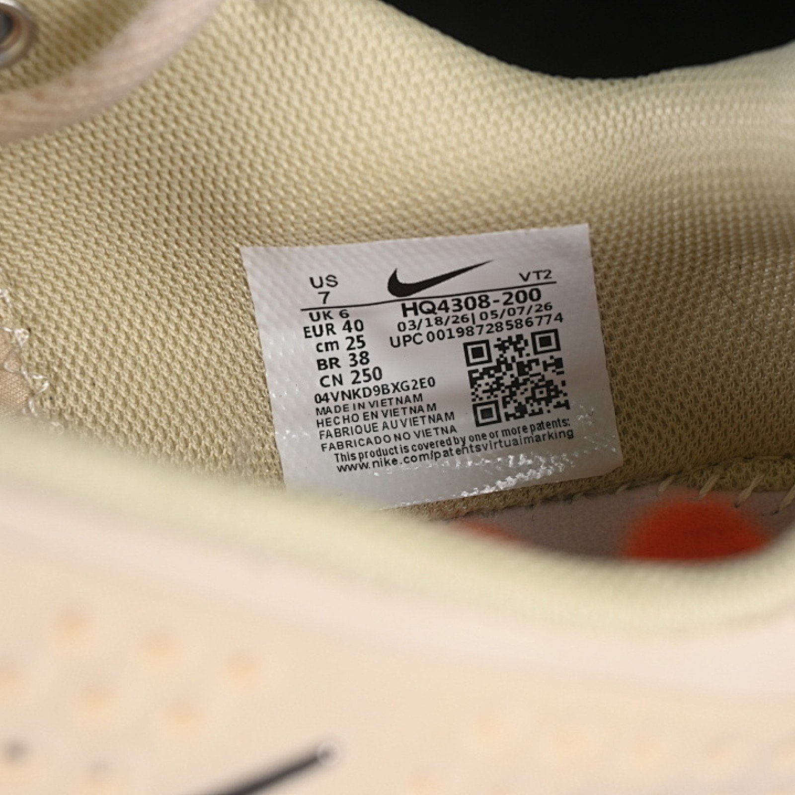 HQ4308 200 MIND 002 DESERT KHAKI/HYPER CRIMSON/METALLIC COOL GREY WOMAN:36 39 MAN:40 45