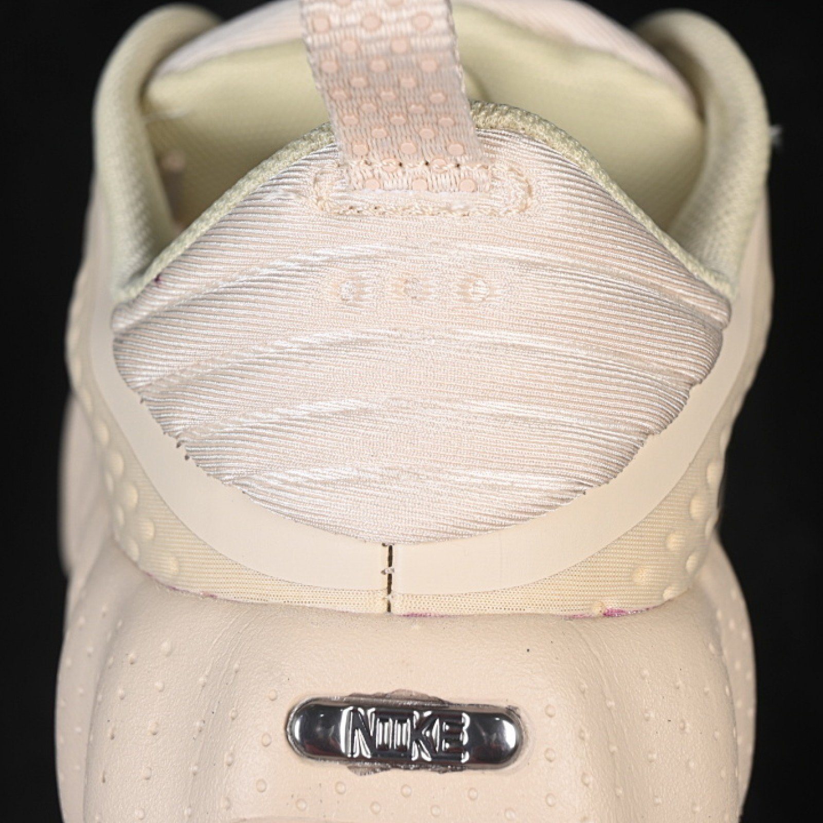 HQ4308 200 MIND 002 DESERT KHAKI/HYPER CRIMSON/METALLIC COOL GREY WOMAN:36 39 MAN:40 45
