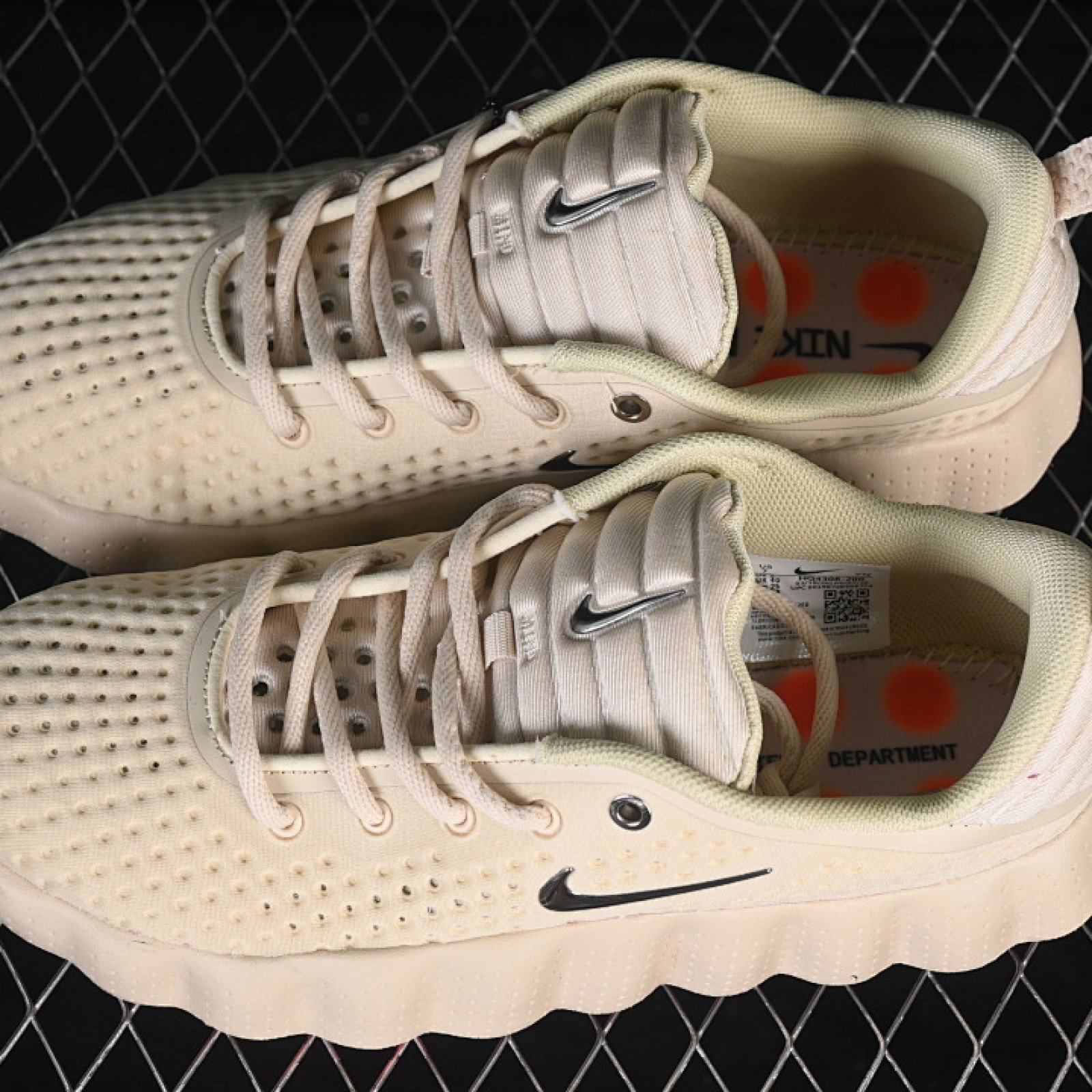 HQ4308 200 MIND 002 DESERT KHAKI/HYPER CRIMSON/METALLIC COOL GREY WOMAN:36 39 MAN:40 45