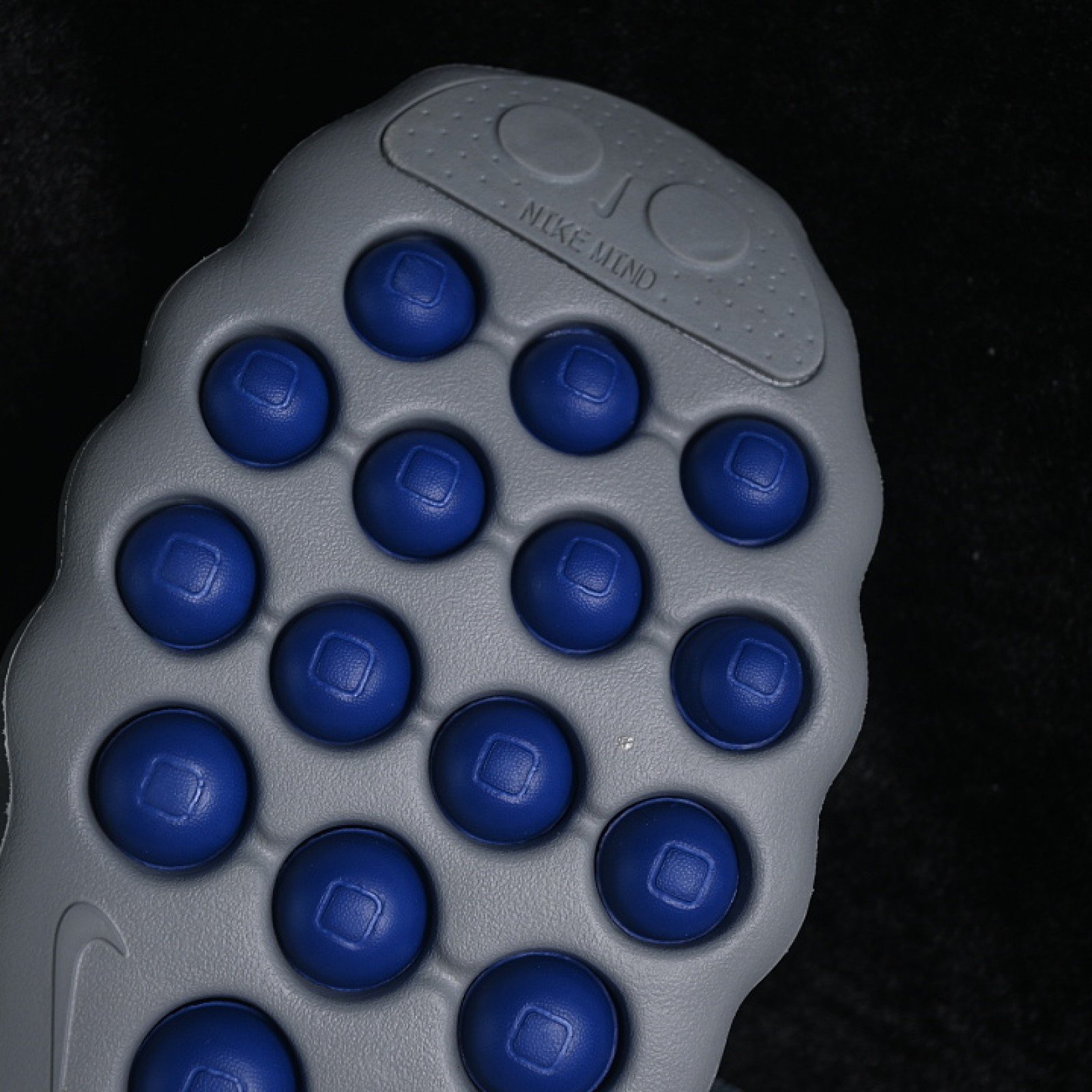 IQ8504 001 NEUROSCIENCE FOOT MASSAGE SHOES DARK GRAY/GREY WOMAN:36 39 MAN:40 45