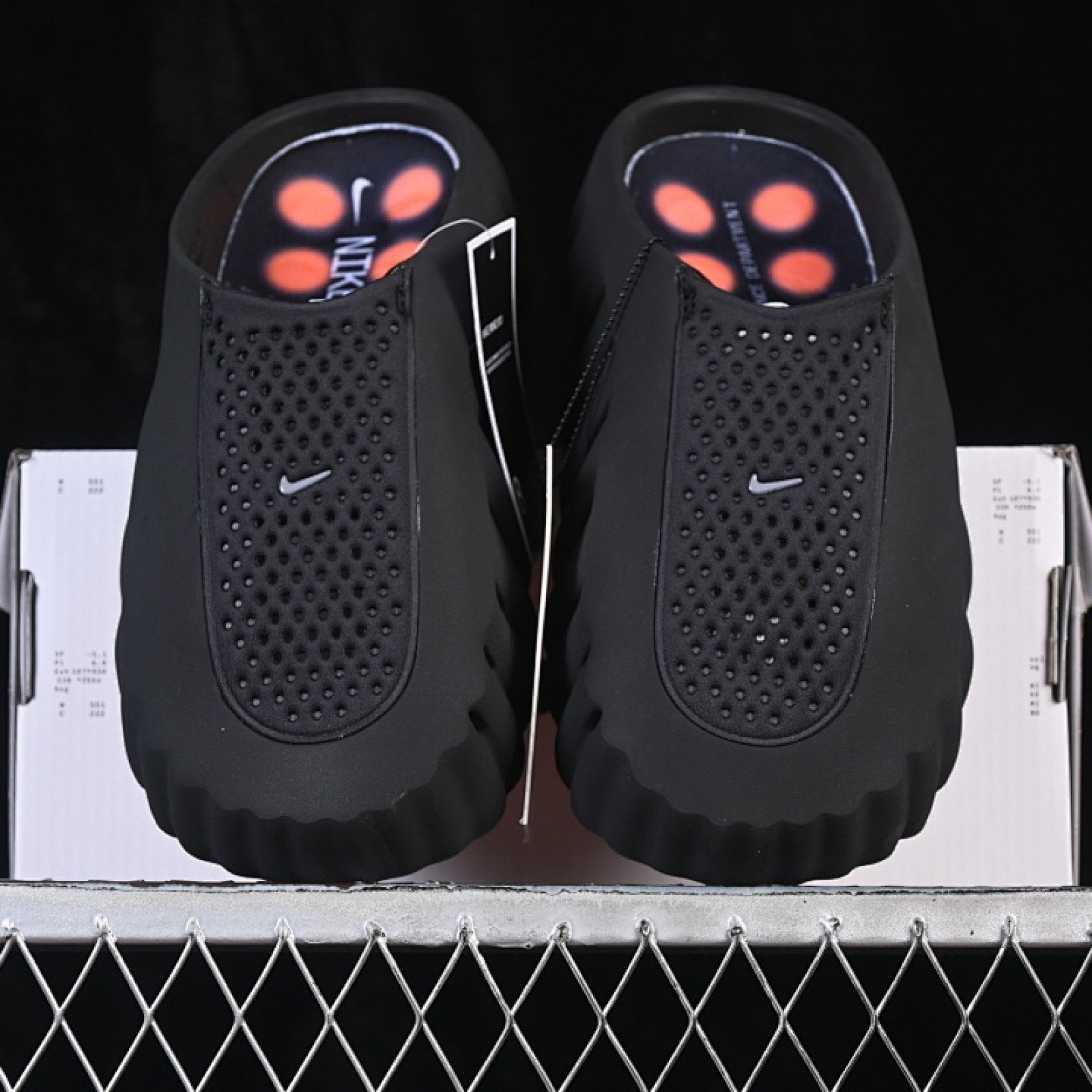 HQ4307 001 MIND 001 SLIDE BLACK/HYPER CRIMSON/WHITE/CHROME WOMAN:36 38.5 MAN:40 47.5