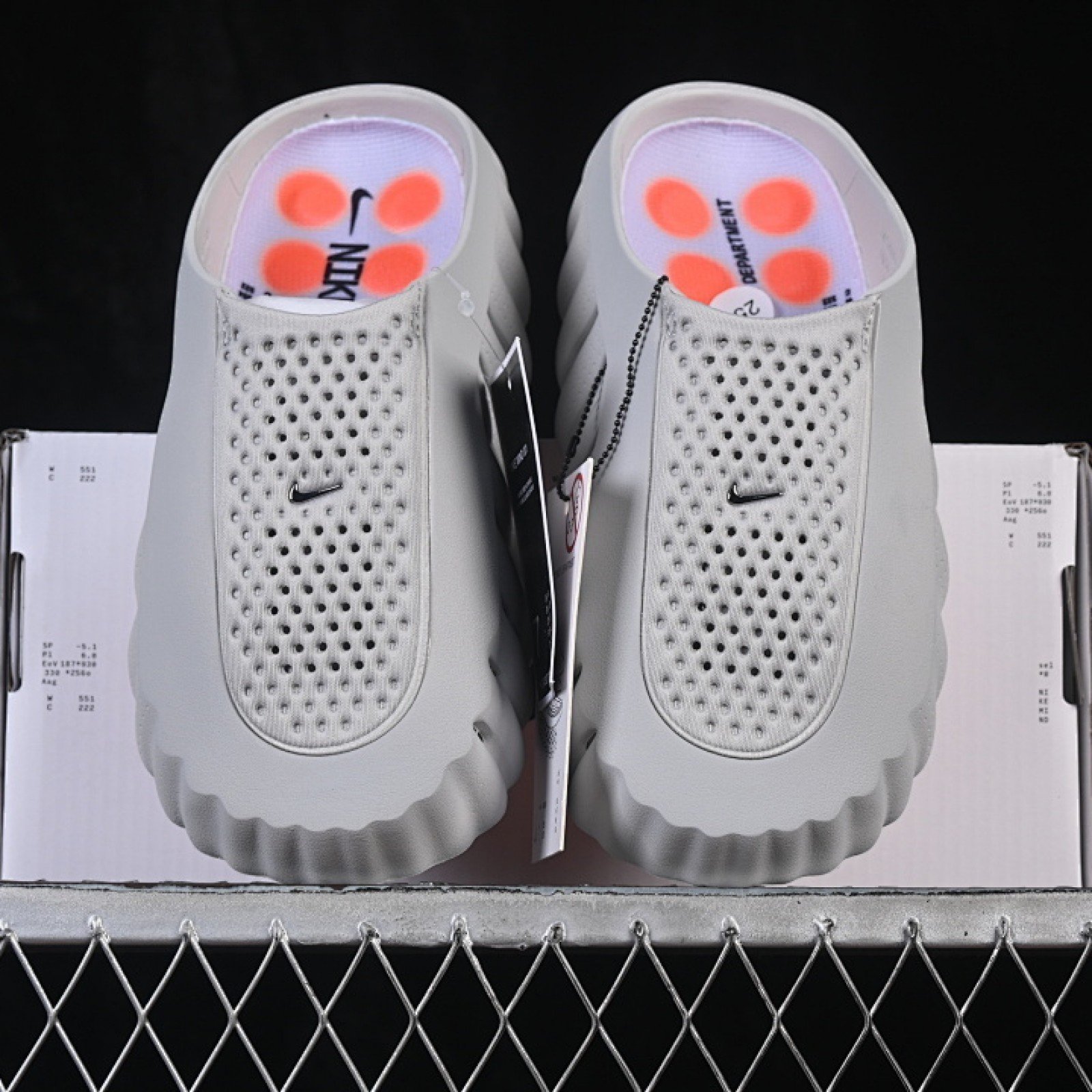 HQ4307 003 MIND 001 SLIDE GREY/CHROME/HYPER CRIMSON/BLACK WOMAN:36 38.5 MAN:40 47.5