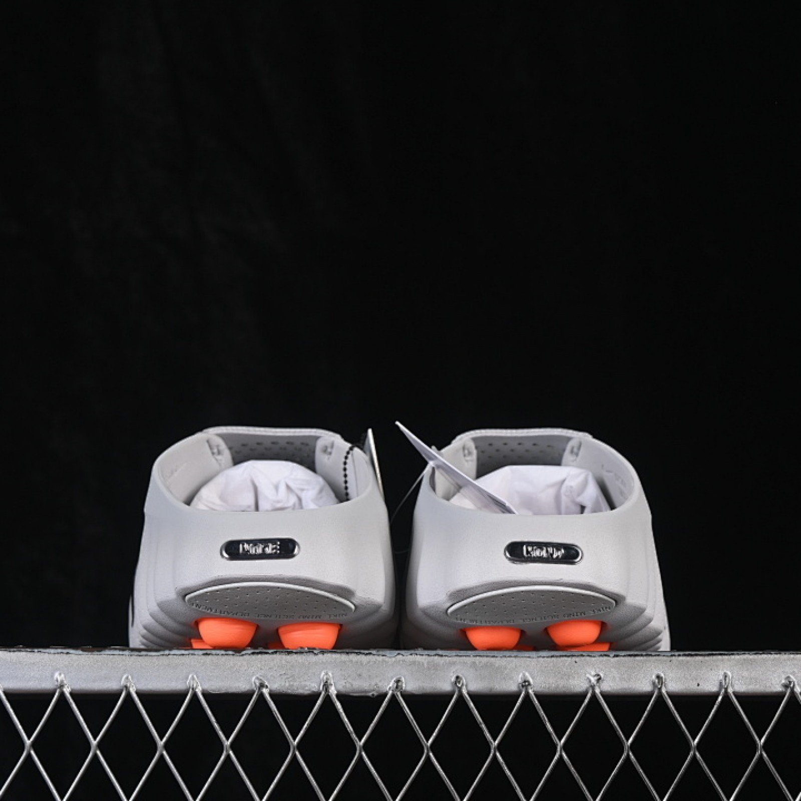 HQ4307 003 MIND 001 SLIDE GREY/CHROME/HYPER CRIMSON/BLACK WOMAN:36 38.5 MAN:40 47.5