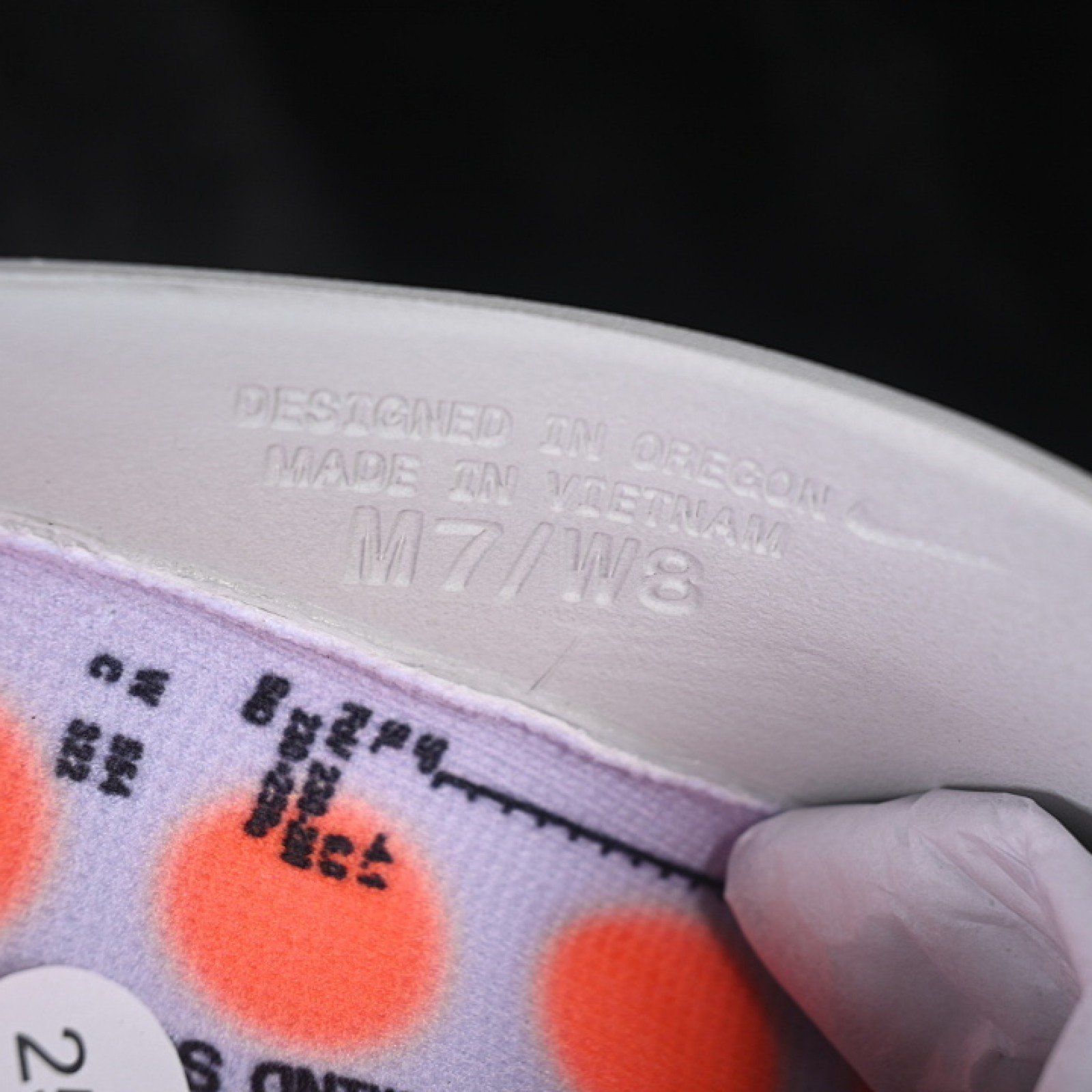 HQ4307 003 MIND 001 SLIDE GREY/CHROME/HYPER CRIMSON/BLACK WOMAN:36 38.5 MAN:40 47.5