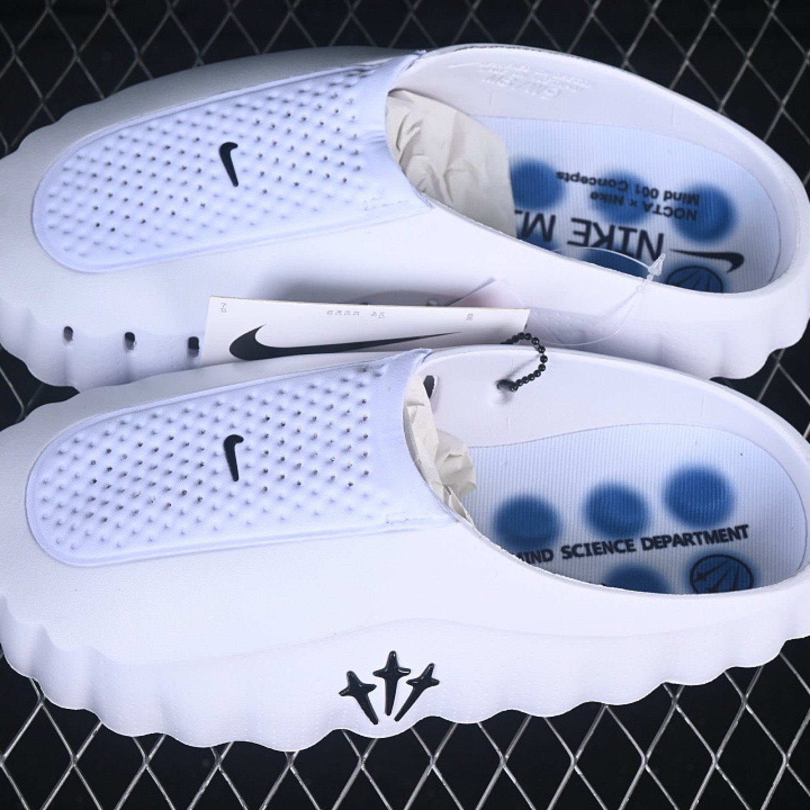HQ4307 102 NEUROSCIENCE FOOT MASSAGE SLIPPERS WHITE/KLEIN BLUE WOMAN:37 39 MAN:40 47.5