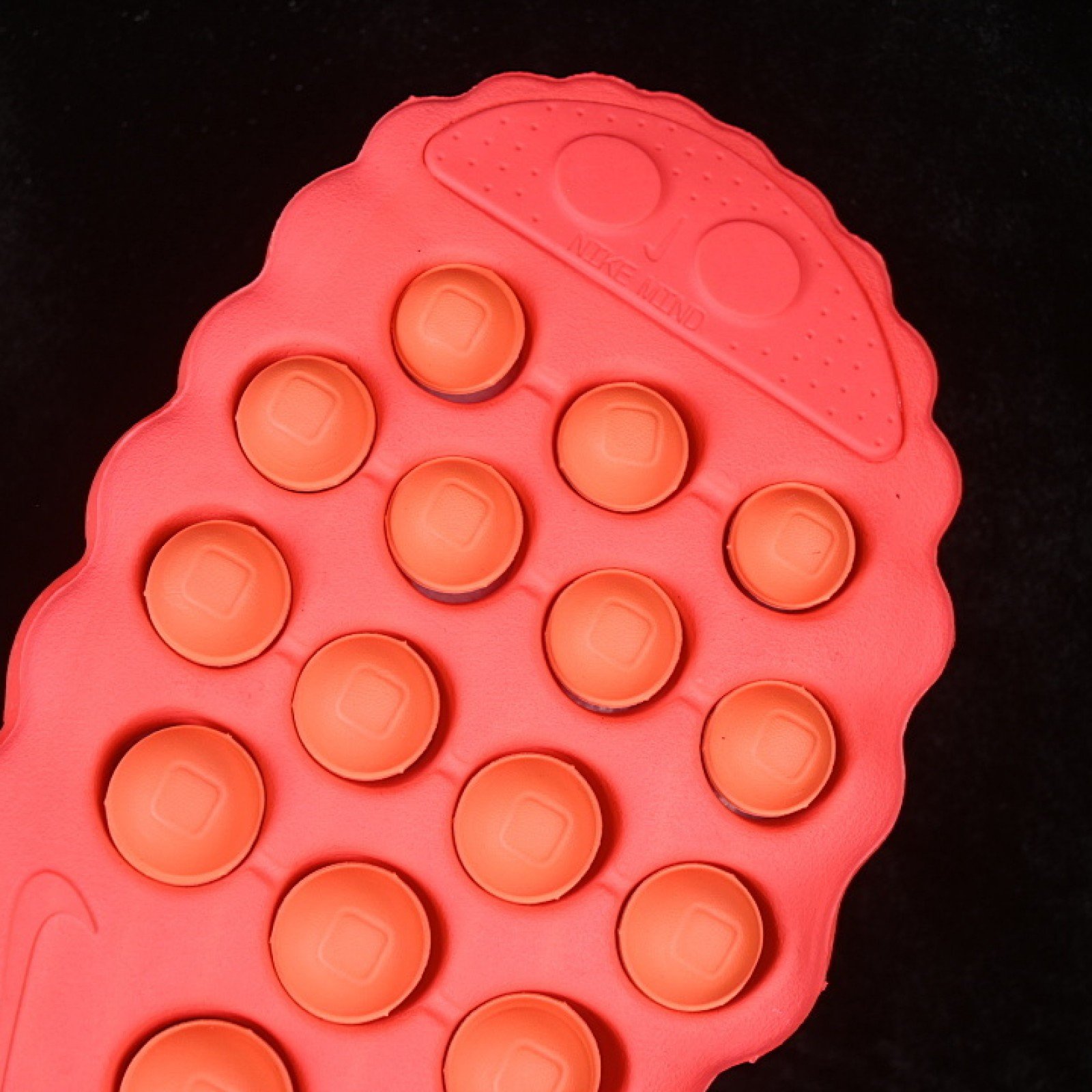 HQ4307 600 MIND 001 SLIDE SOLAR RED/HYPER CRIMSON/BLACK WOMAN:36 38.5 MAN:40 47.5