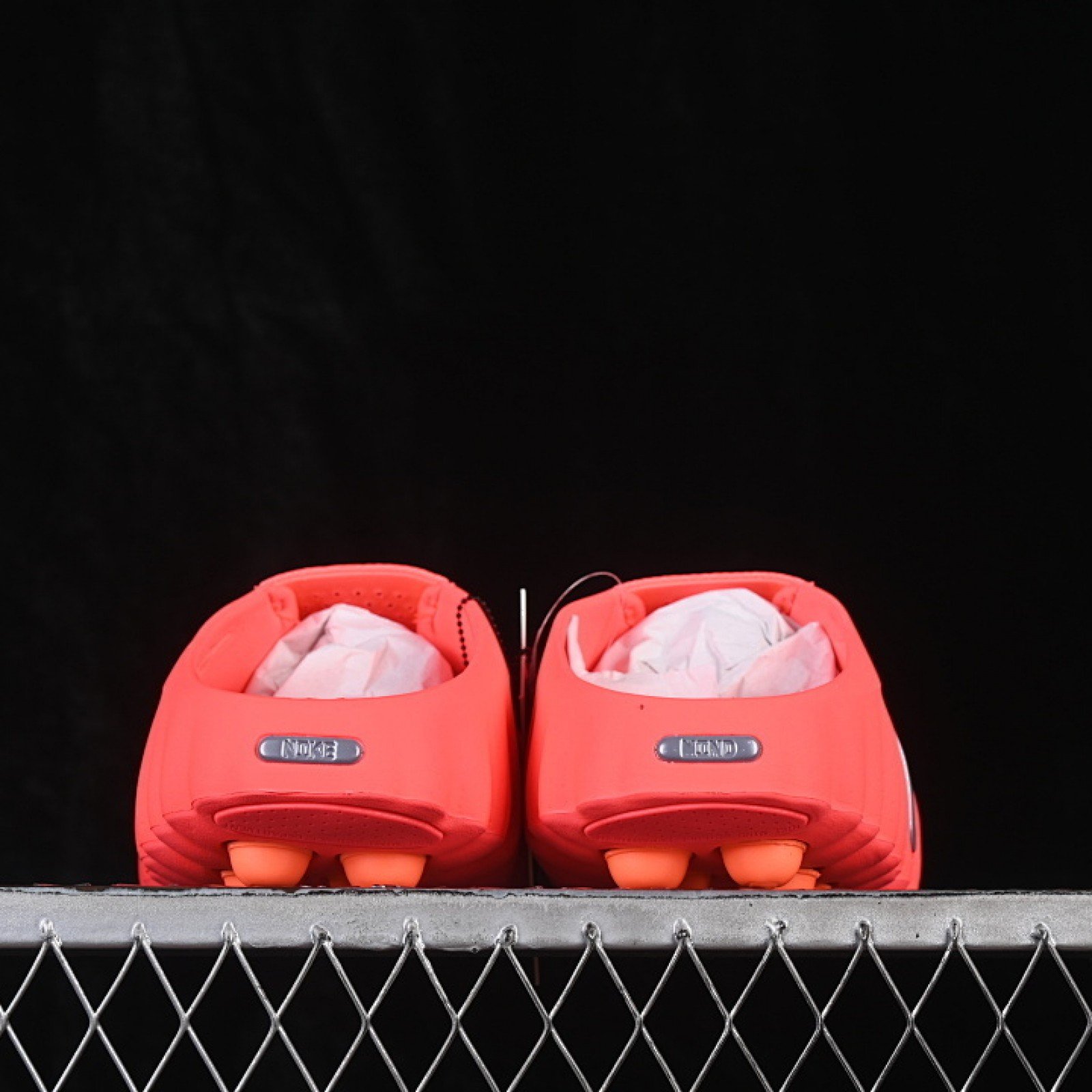 HQ4307 600 MIND 001 SLIDE SOLAR RED/HYPER CRIMSON/BLACK WOMAN:36 38.5 MAN:40 47.5