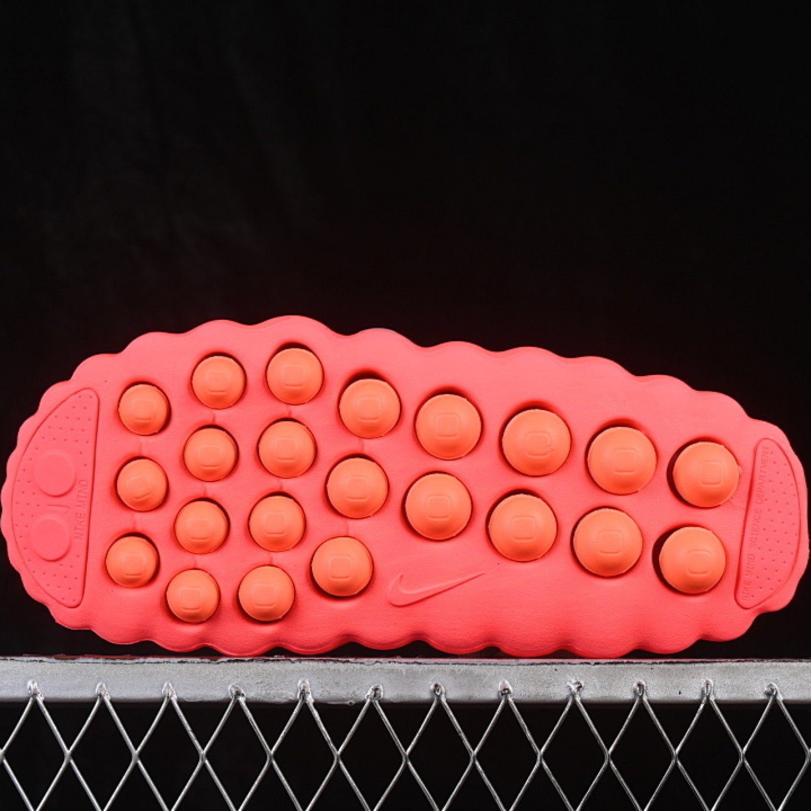 HQ4307 600 MIND 001 SLIDE SOLAR RED/HYPER CRIMSON/BLACK WOMAN:36 38.5 MAN:40 47.5