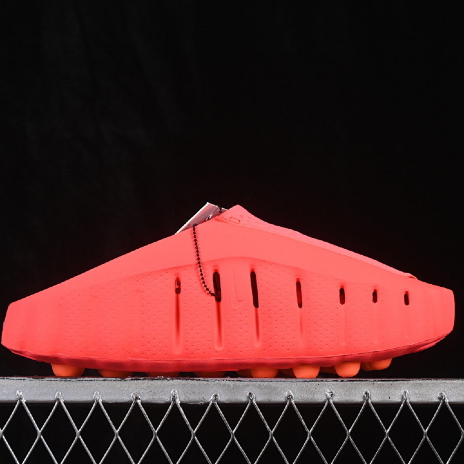HQ4307 600 MIND 001 SLIDE SOLAR RED/HYPER CRIMSON/BLACK WOMAN:36 38.5 MAN:40 47.5