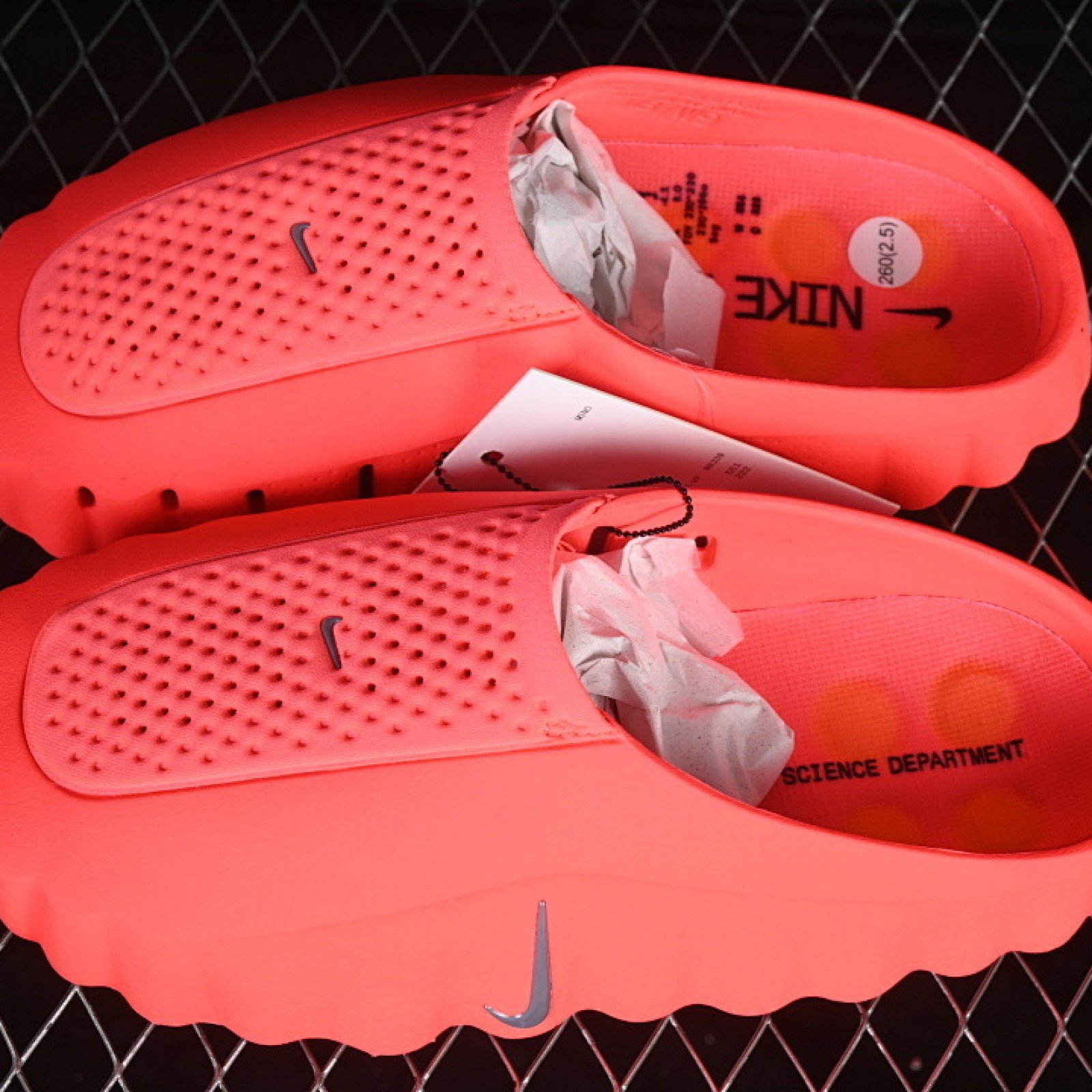HQ4307 600 MIND 001 SLIDE SOLAR RED/HYPER CRIMSON/BLACK WOMAN:36 38.5 MAN:40 47.5