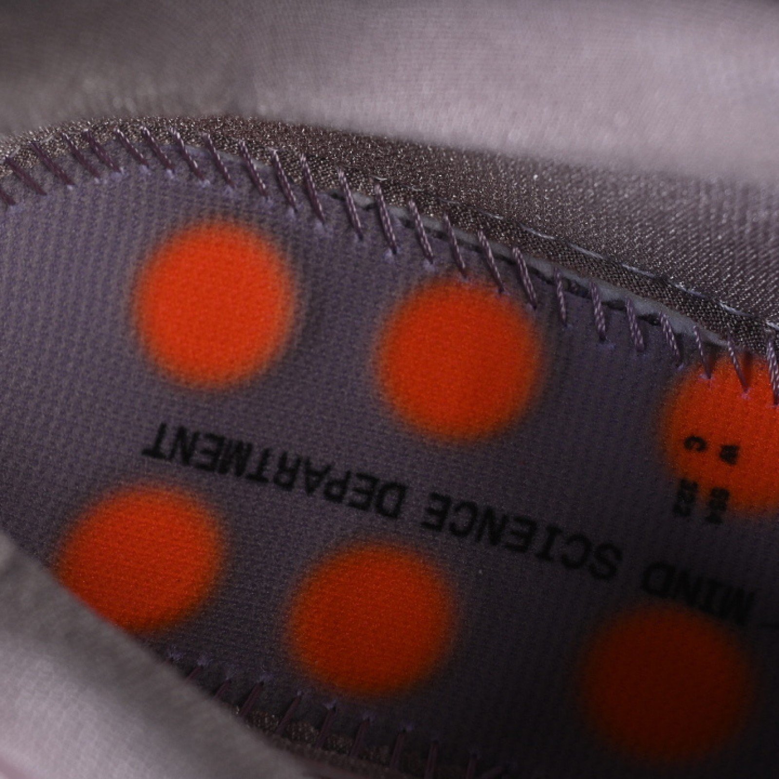 HQ4310 200 MIND 002 PURPLE SMOKE/HYPER CRIMSON/METALLIC COOL GREY WOMAN:36 39 MAN:40