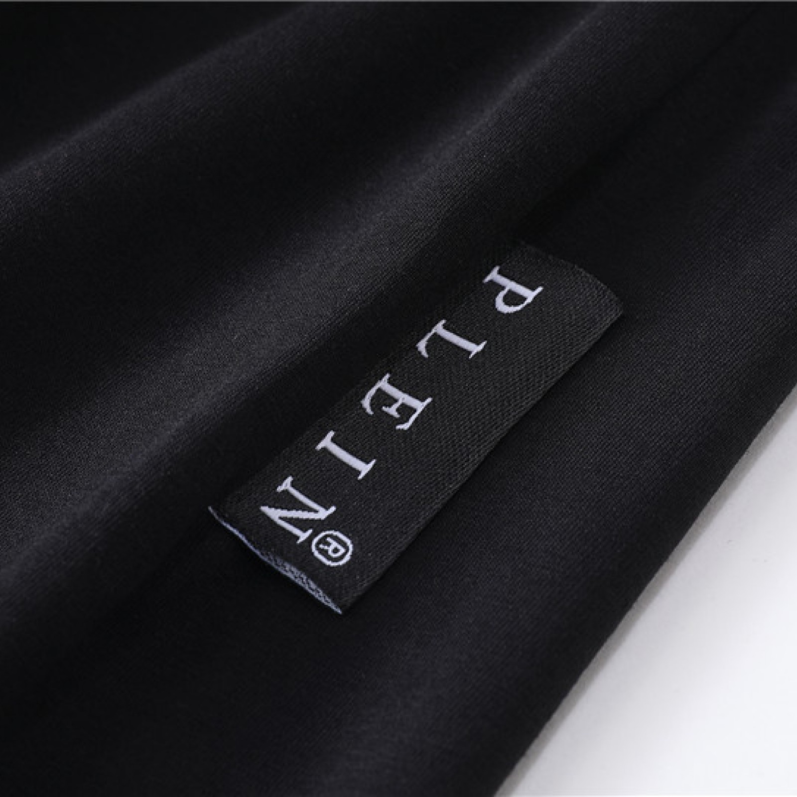 Philipp Plein Round Neck Crystal T-Shirt. 68% OFF