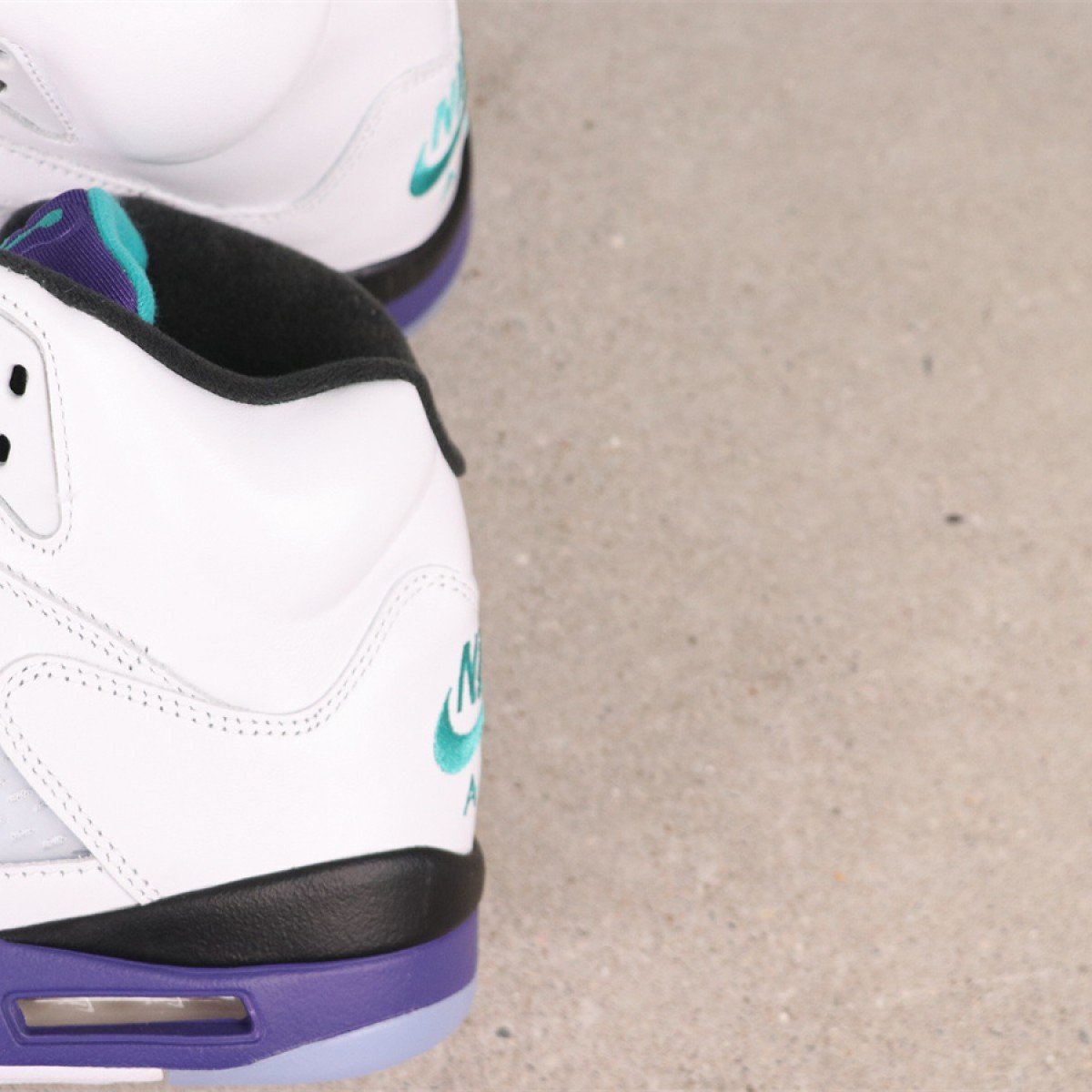  USD$75   Air JordanAJ5 5代 Air Jordan 5 OG “Grape”  Style：HQ7978-100