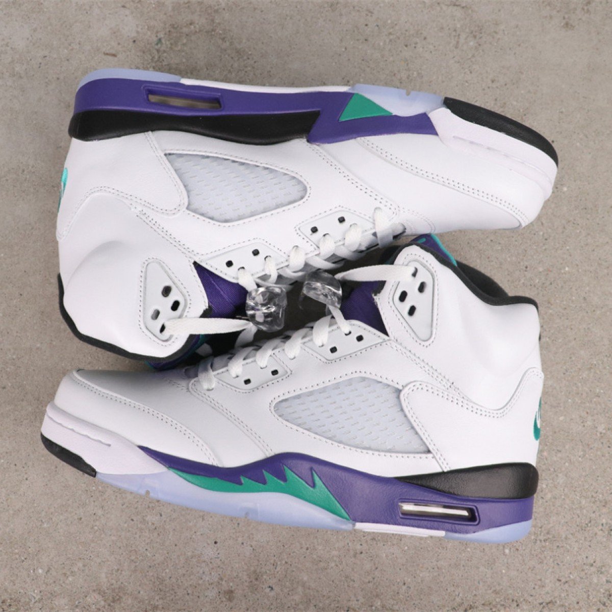  USD$75   Air JordanAJ5 5代 Air Jordan 5 OG “Grape”  Style：HQ7978-100
