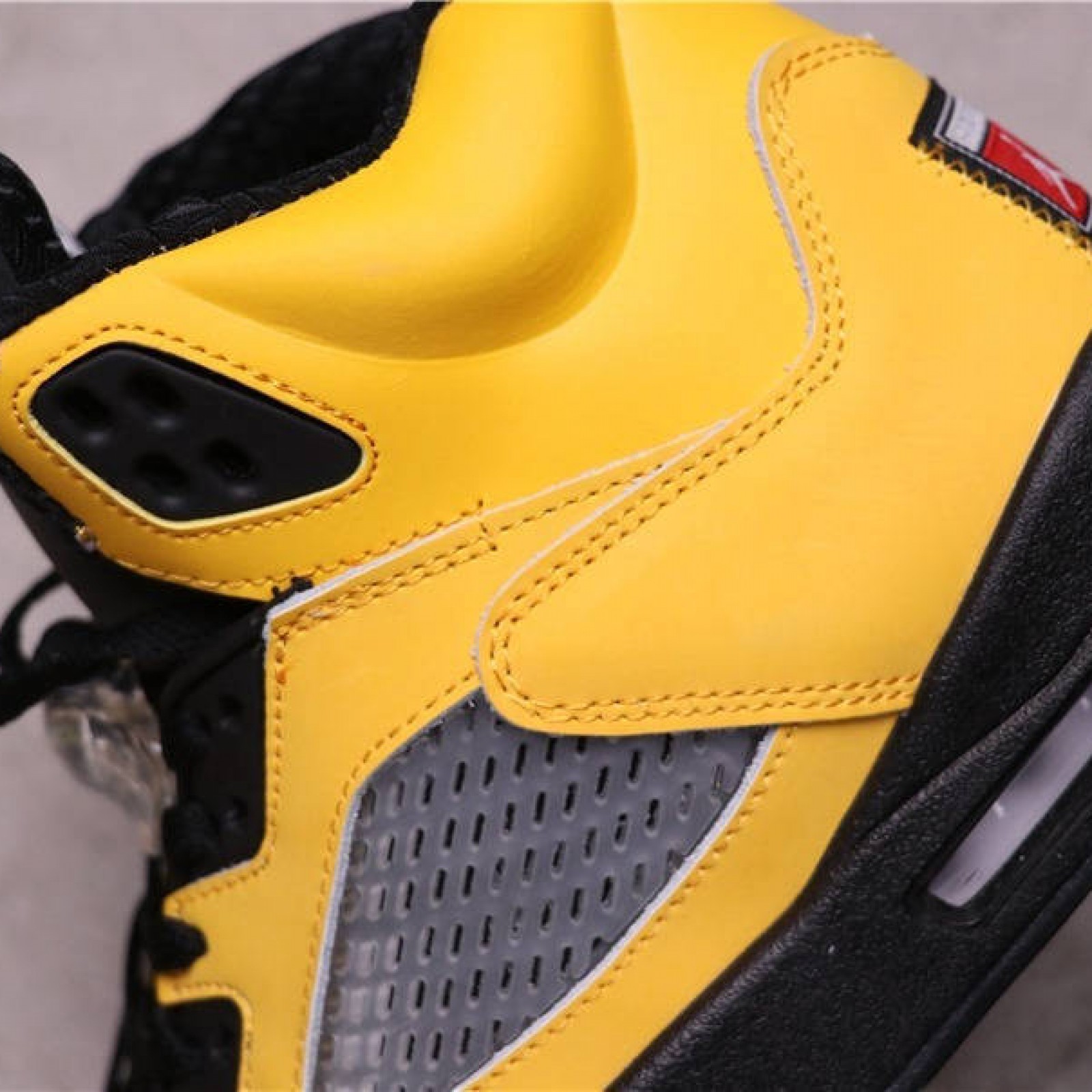 Air Jordan 5 SP Michigan CQ9541-704