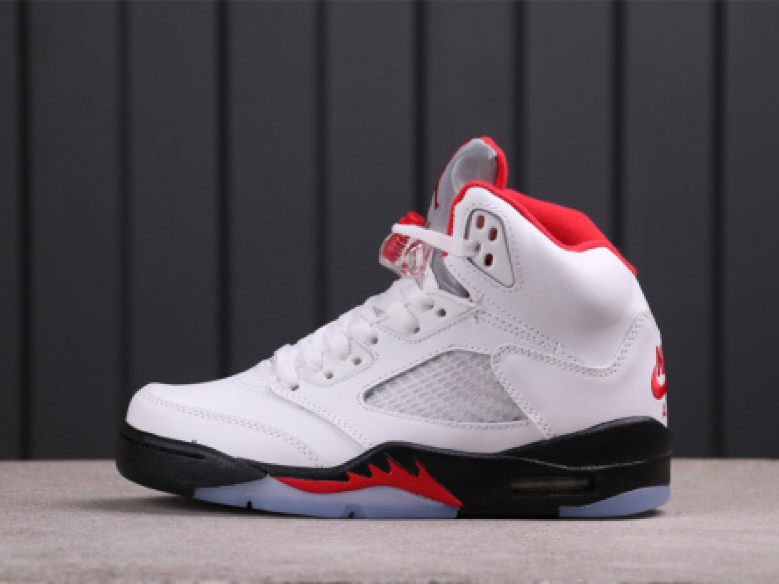 Air Jordan 5 Fire Red DA1911-102