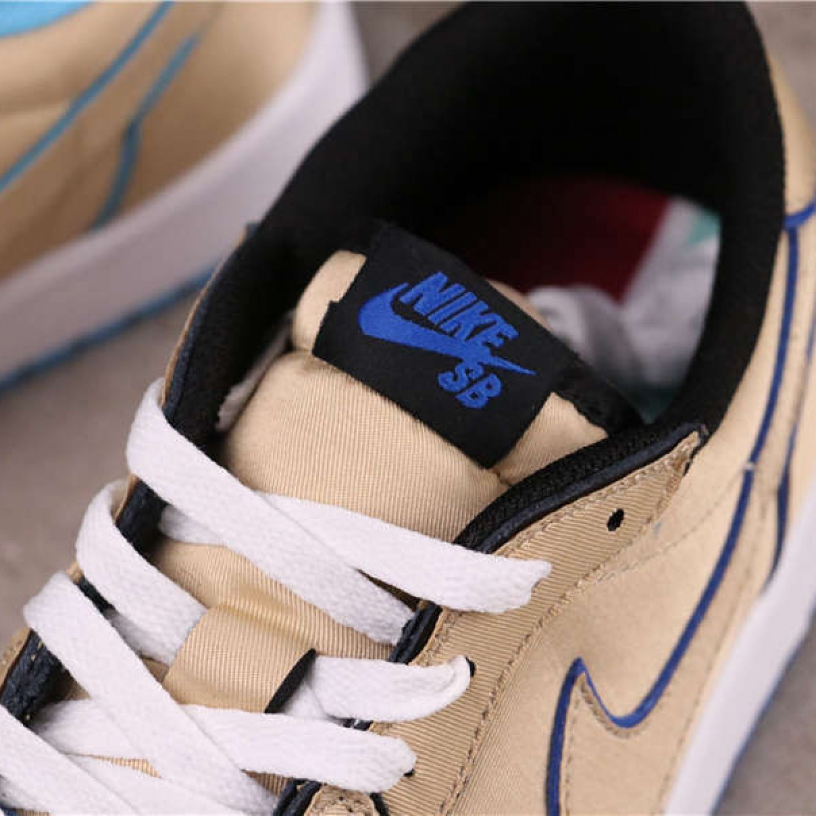 Nike SB x Air Jordan 1 Low CJ7891-200