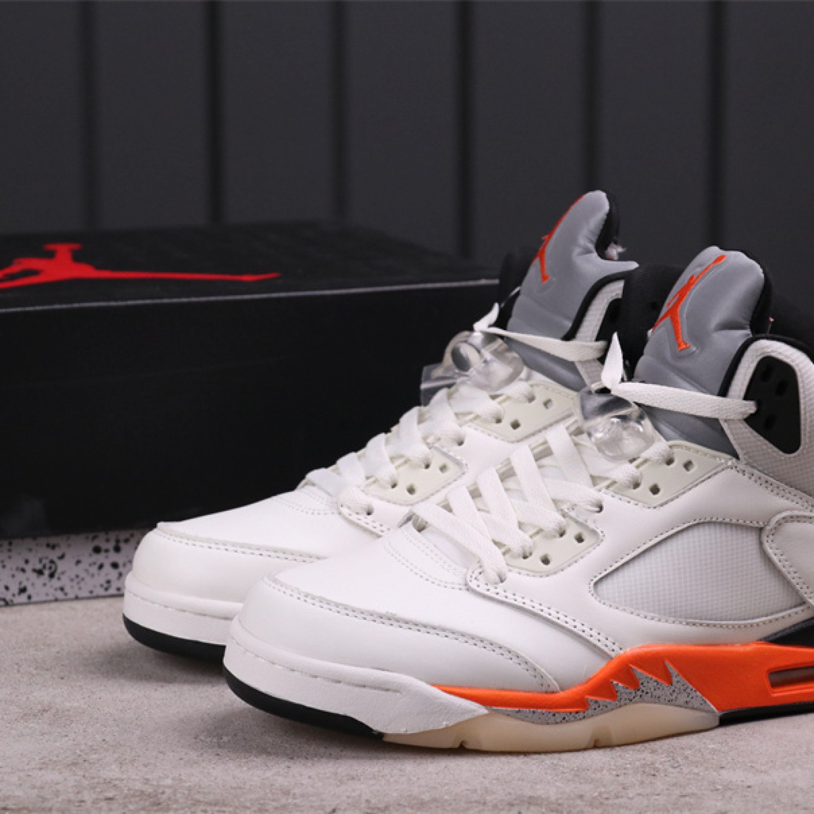 Air Jordan 5 Fire Red DC1060-100