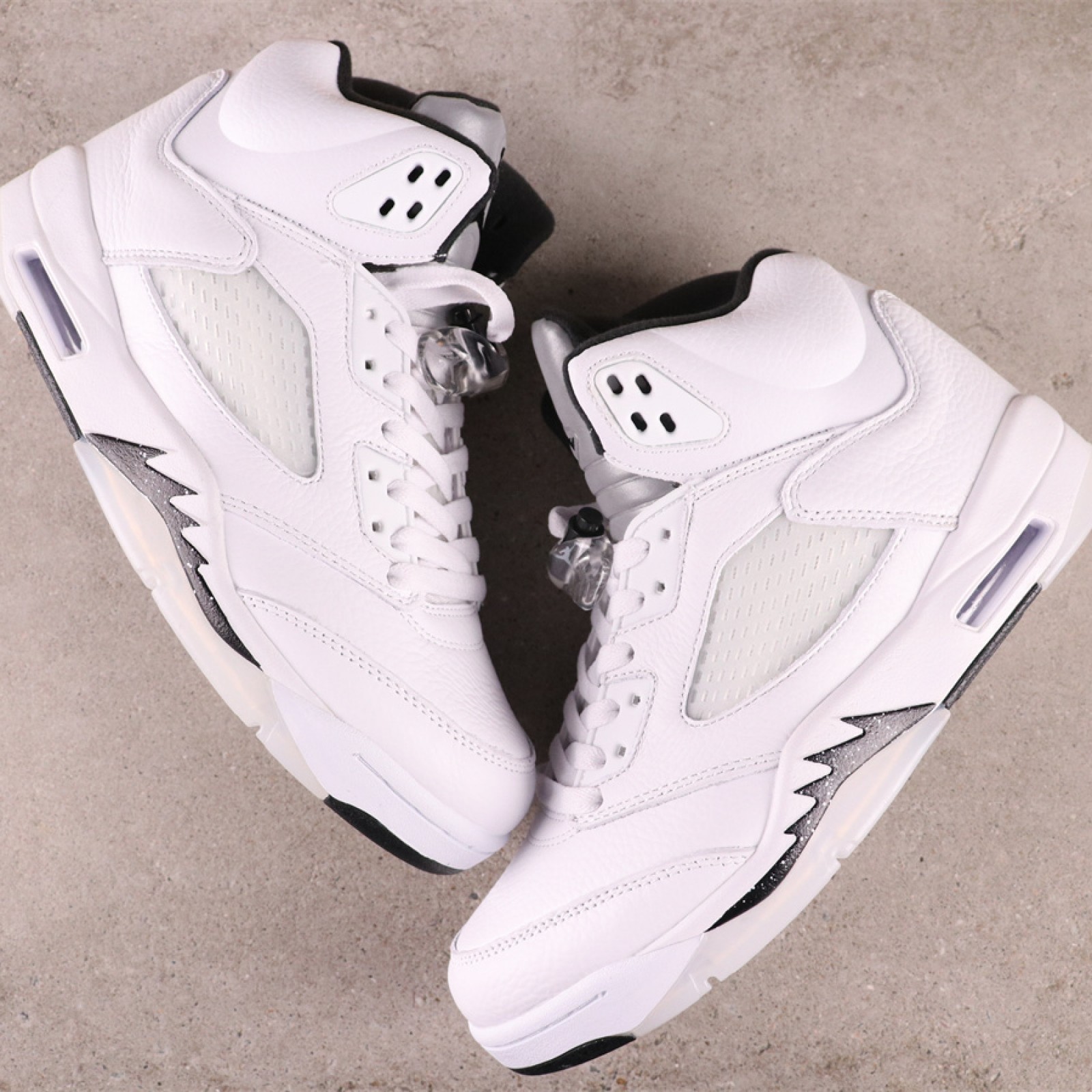 Air Jordan 5 DD0587-110