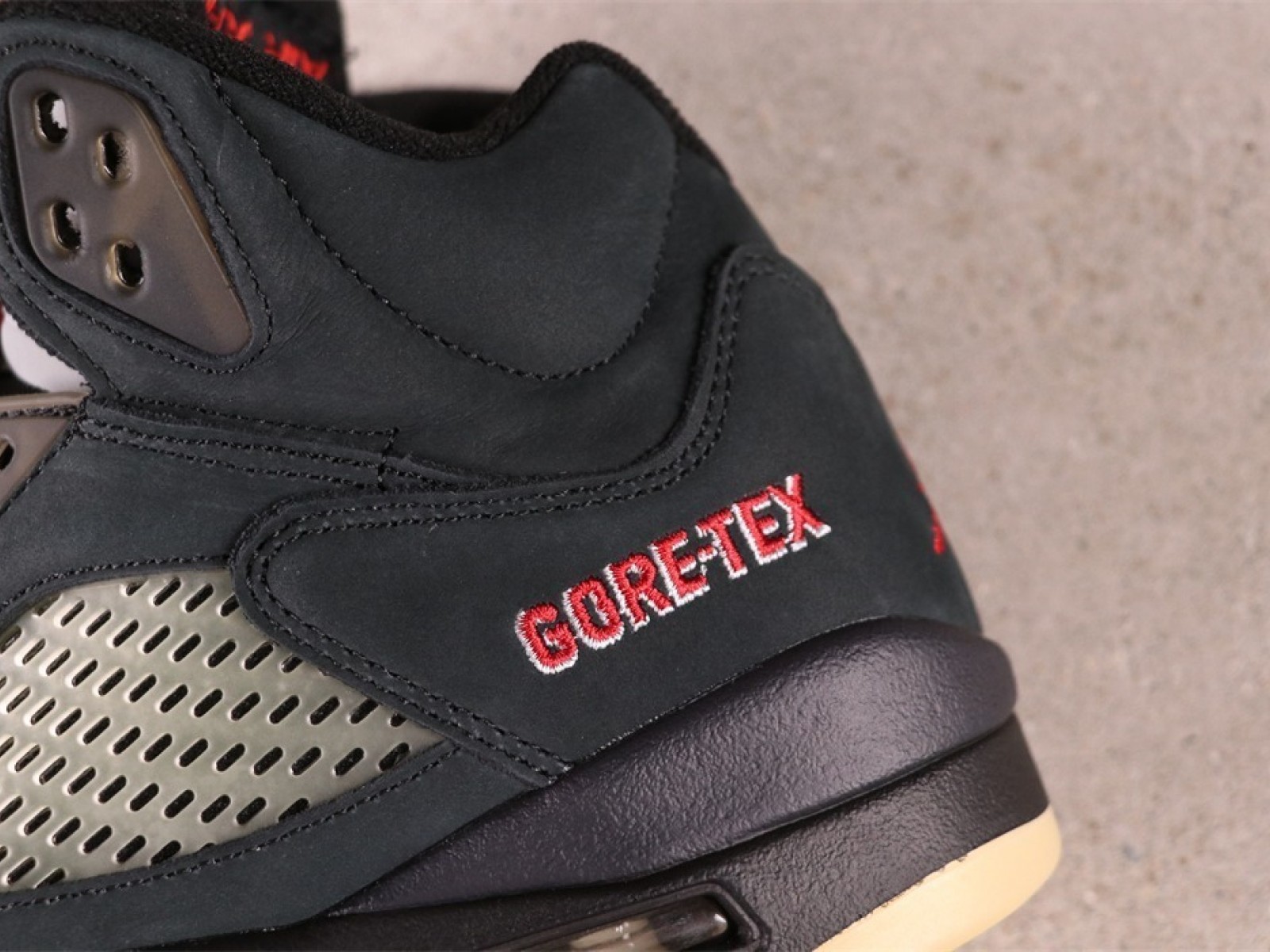 Air Jordan 5 Gore-Tex Off-Noir DR0092-001