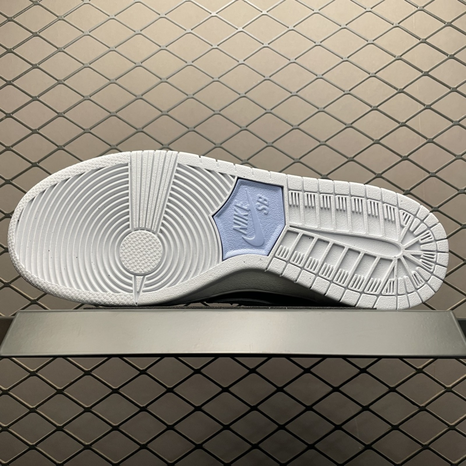 Nike Dunk SB Low "Aluminum" HF3063-400