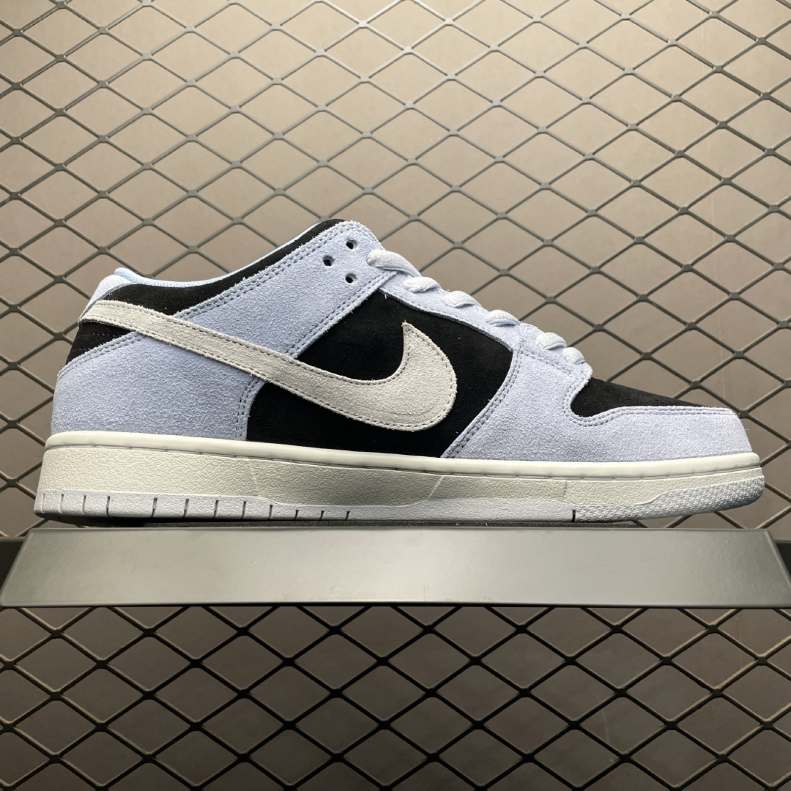 Nike Dunk SB Low "Aluminum" HF3063-400