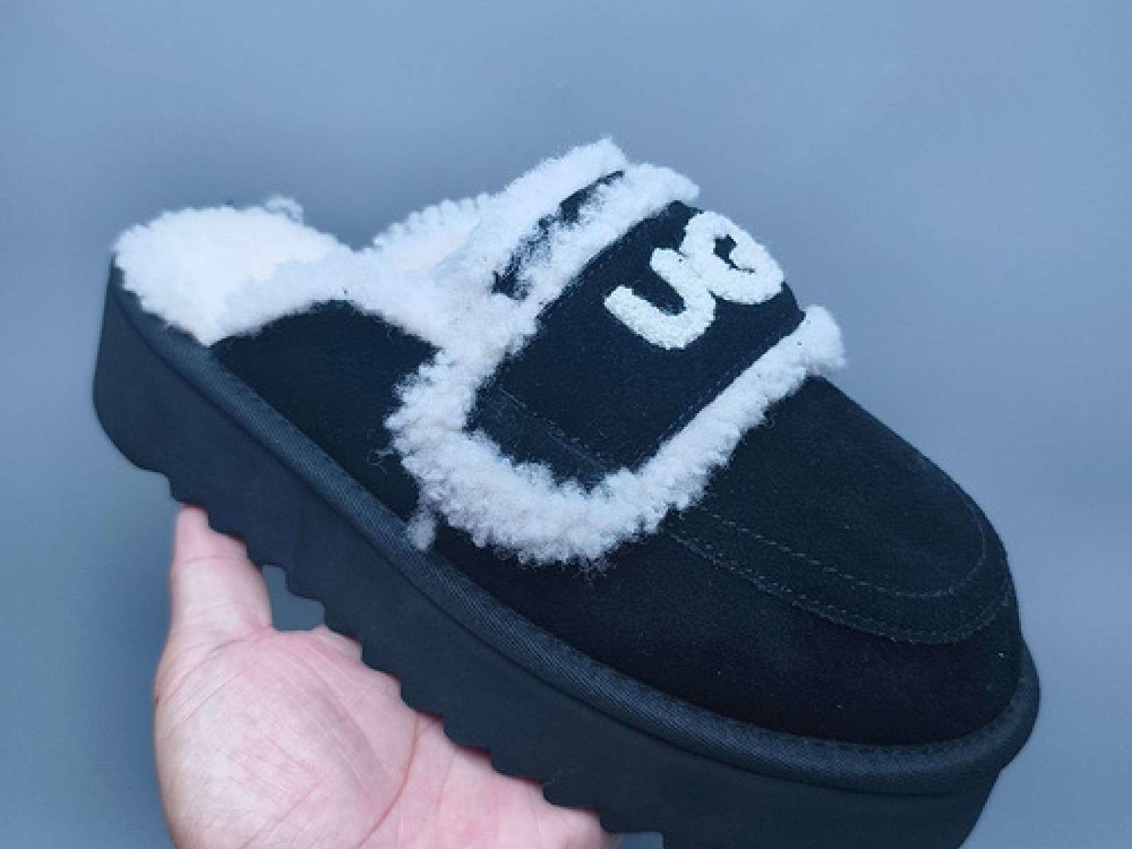 UGG Thick-Bottom Curly Logo Wool Slippers - Black