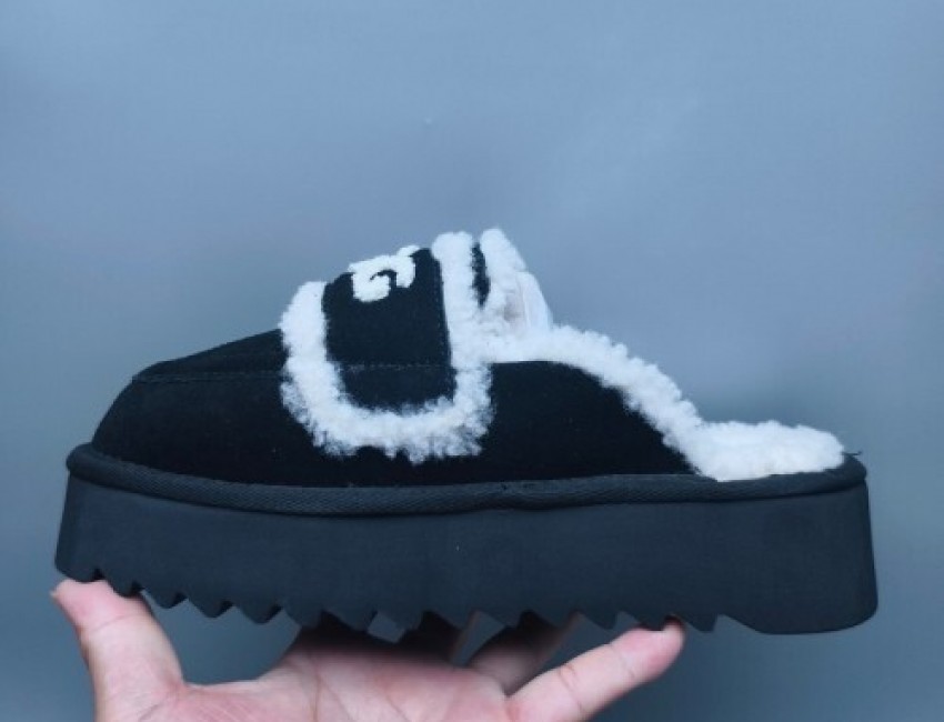 UGG Thick-Bottom Curly Logo Wool Slippers - Black