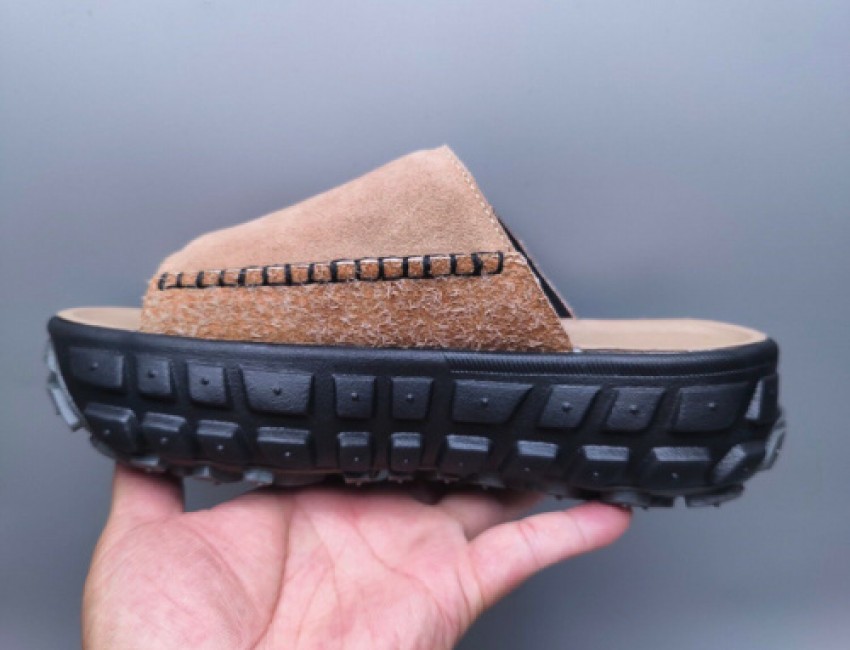 UGG Tire-Sole Slippers - Brown/Black