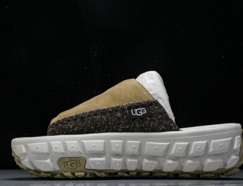 UGG Venture Daze Boots - Black/Brown/White