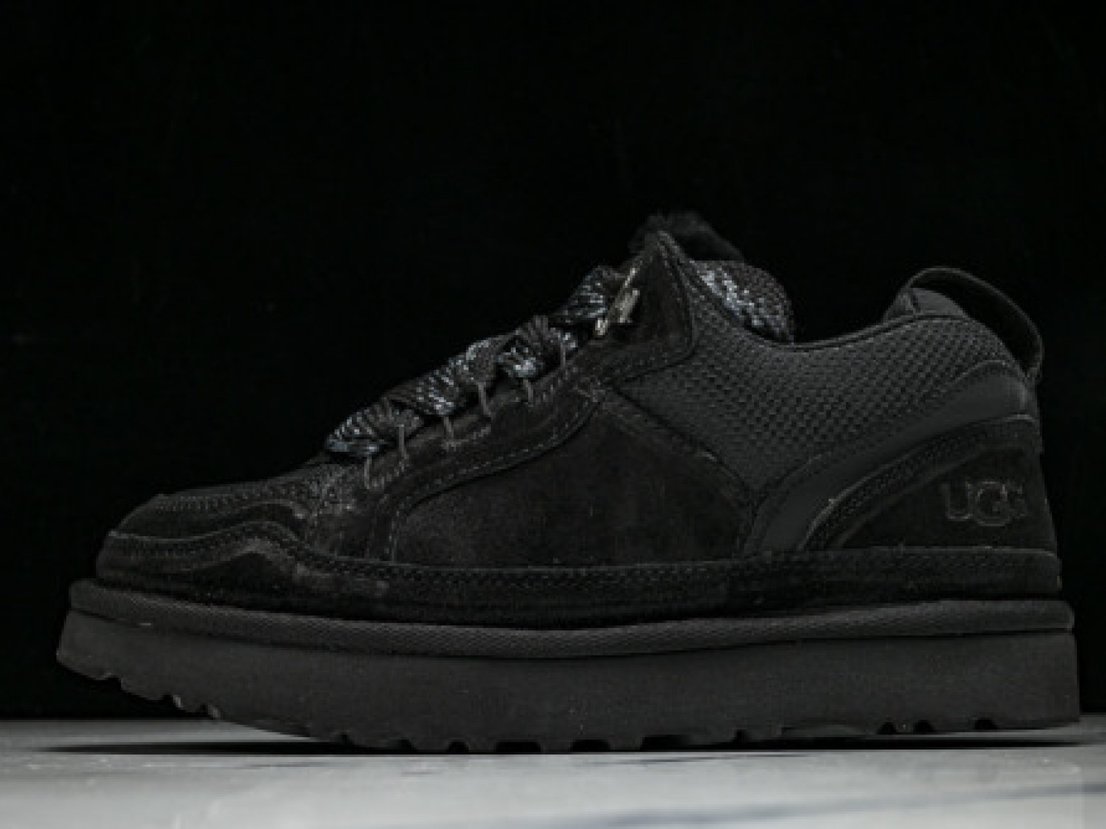 UGG Lowmel Sand Short Snow Boots - Black