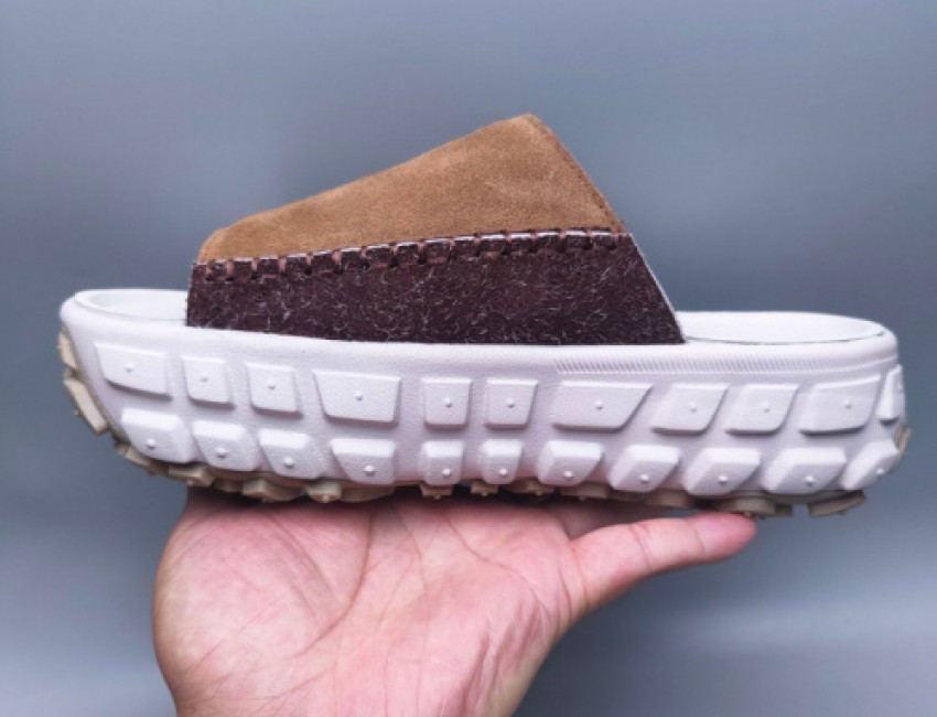 UGG Tire-Sole Slippers - Brown/White
