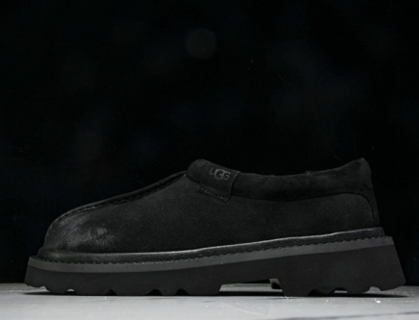 UGG Tasman Lug Low Top Living Casual Shoes - Black