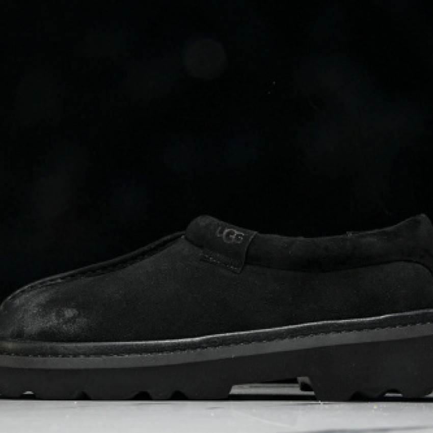 UGG Tasman Lug Low Top Living Casual Shoes - Black