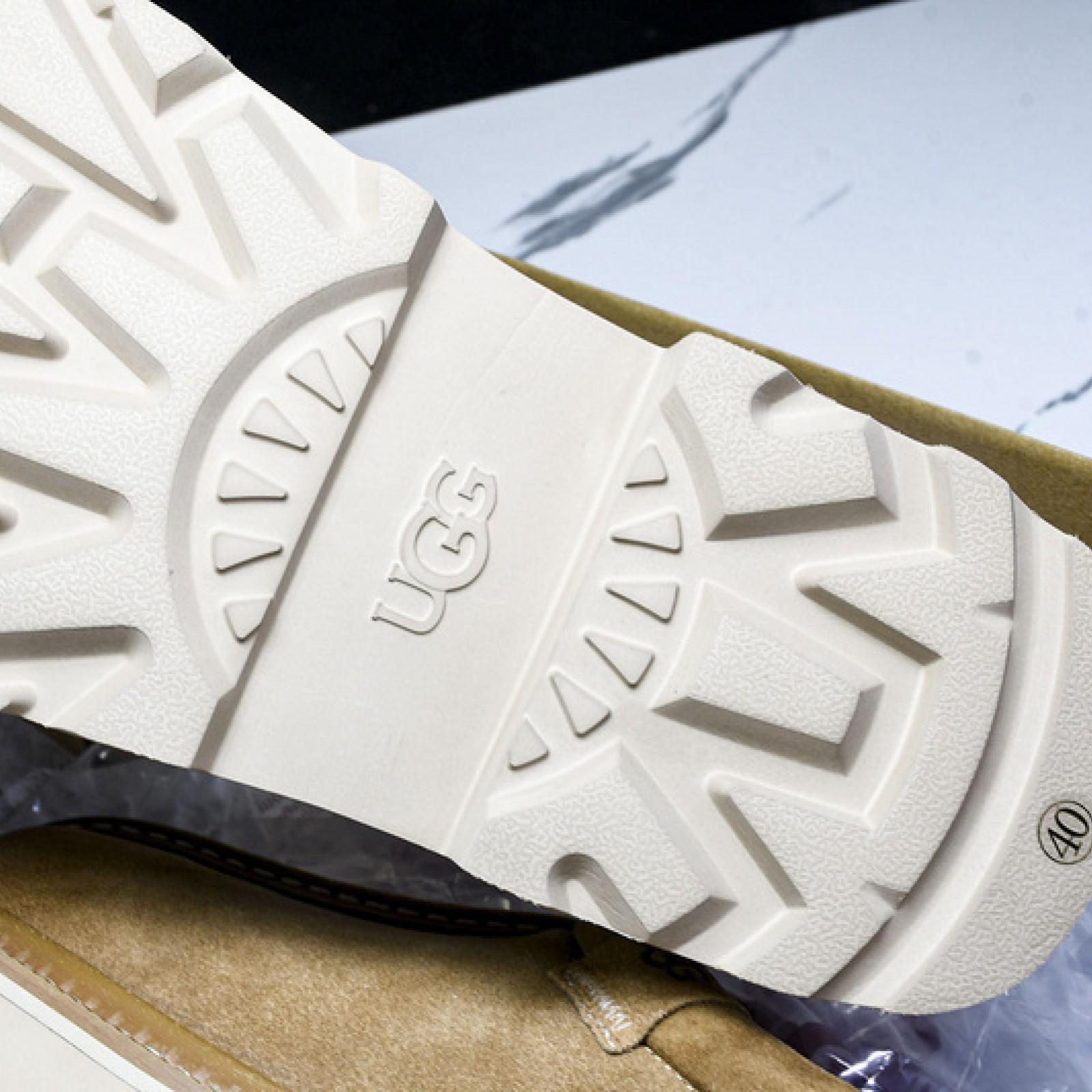 UGG Tasman Lug Low Top Living Casual Shoes - Khaki