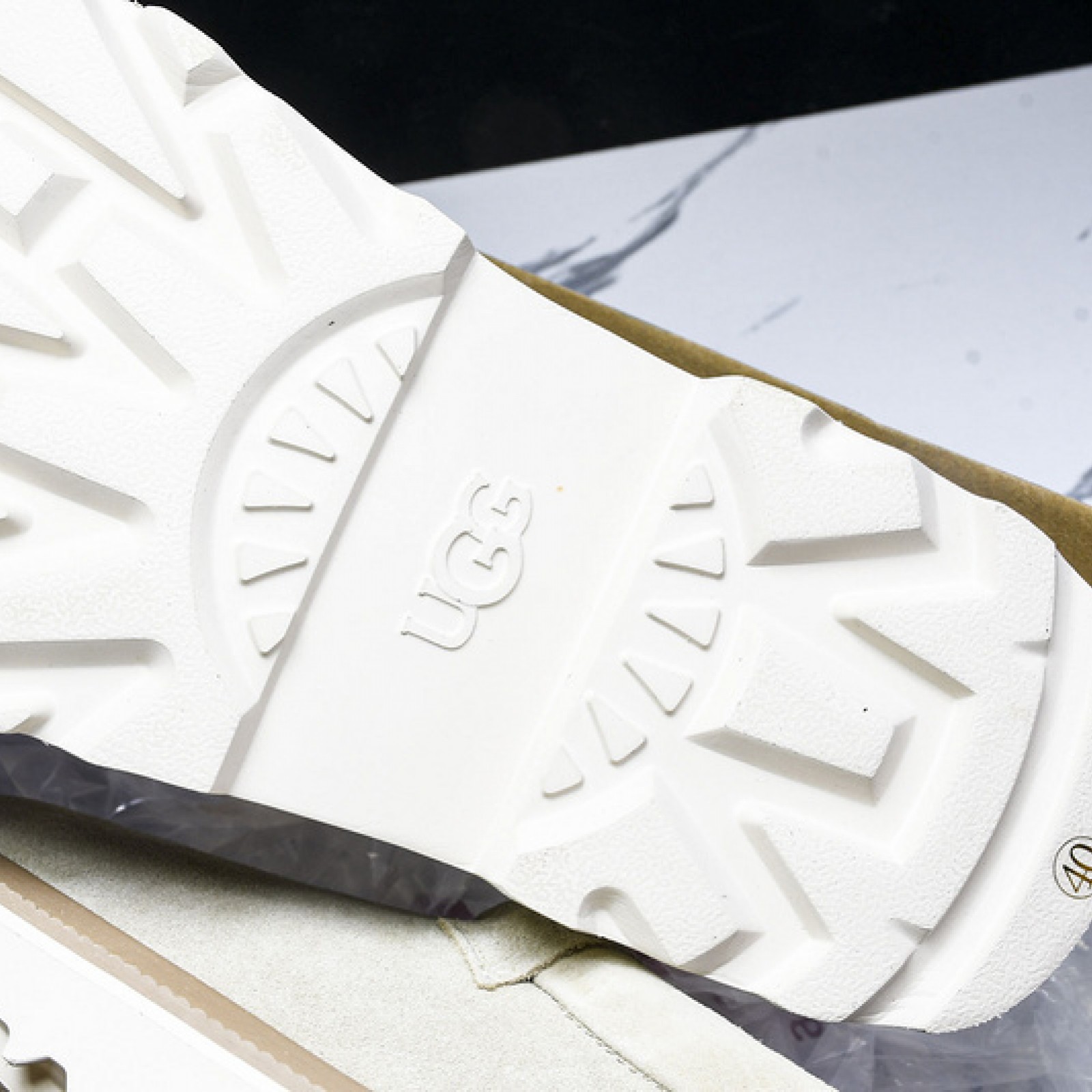 UGG Tasman Lug Low Top Living Casual Shoes - Light Wheat/Jasmine