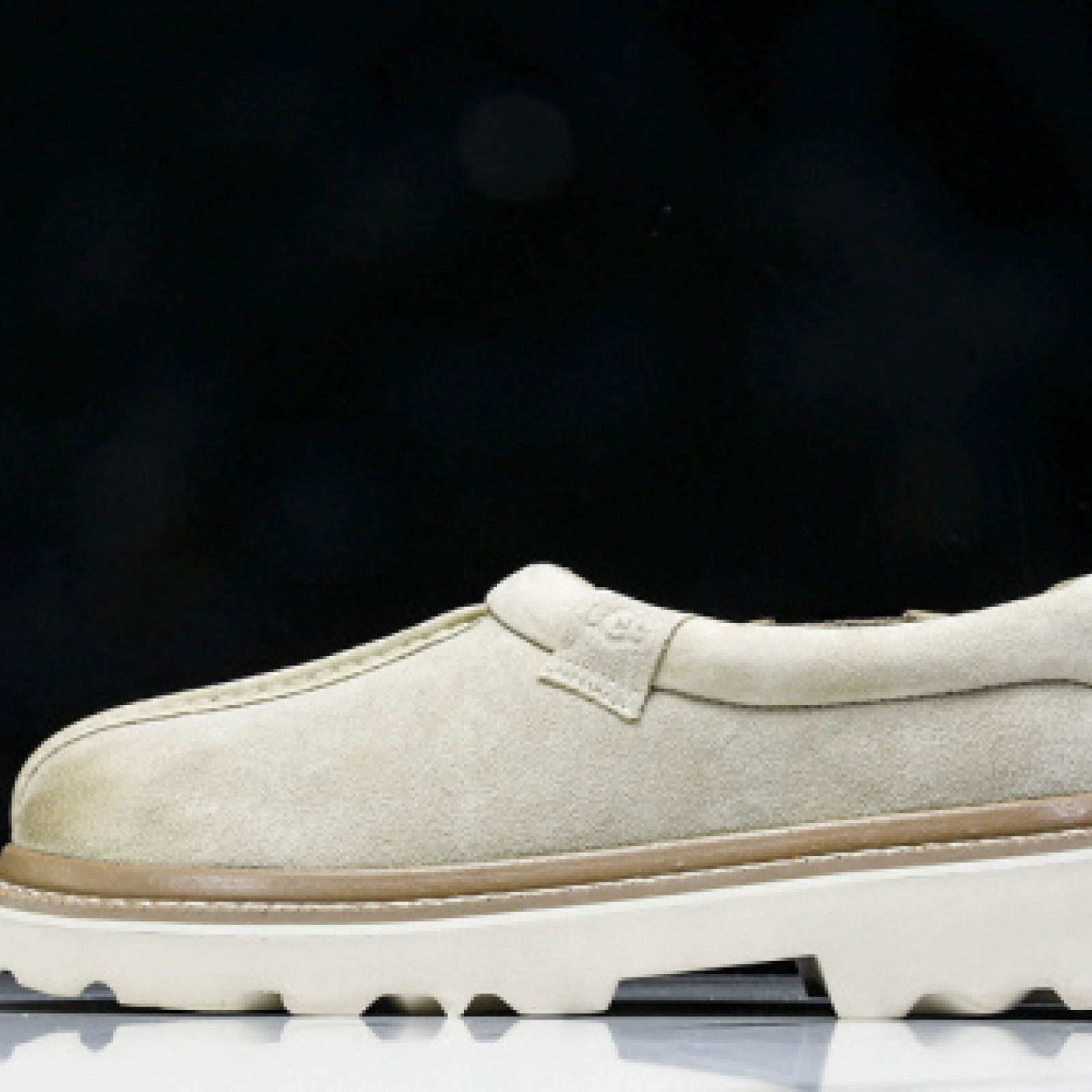 UGG Tasman Lug Low Top Living Casual Shoes - Light Wheat/Jasmine